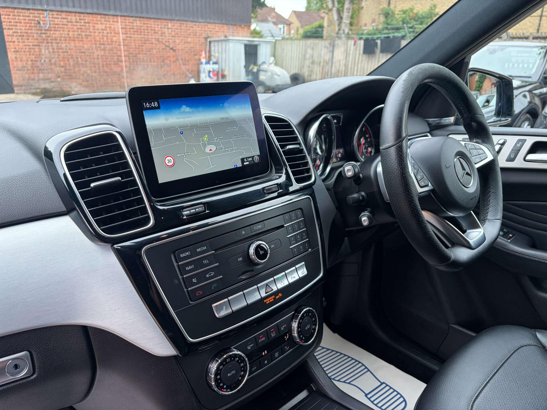Mercedes-Benz Gle view 32