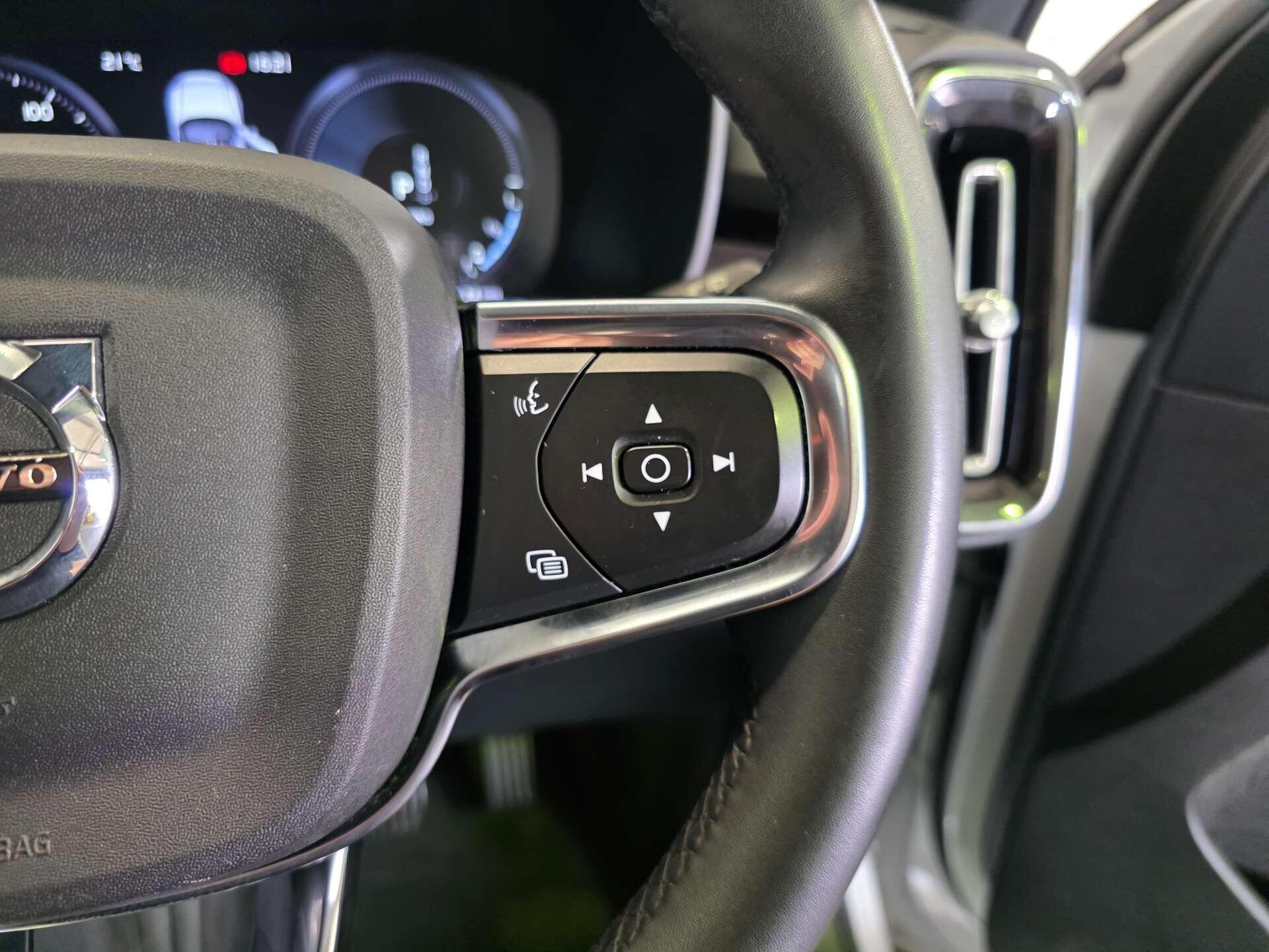 Volvo XC40 view 19