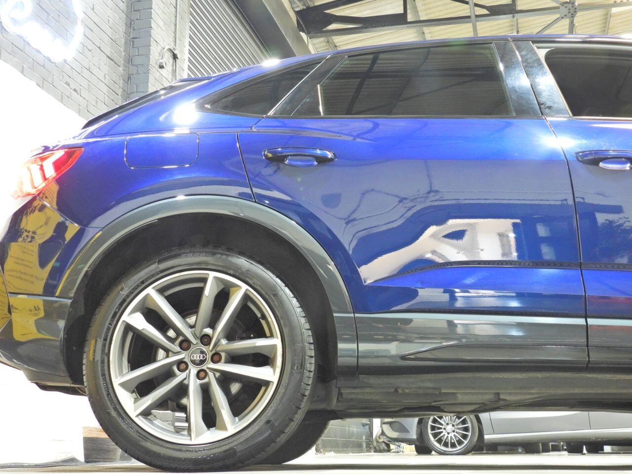 Audi Q3 view 6