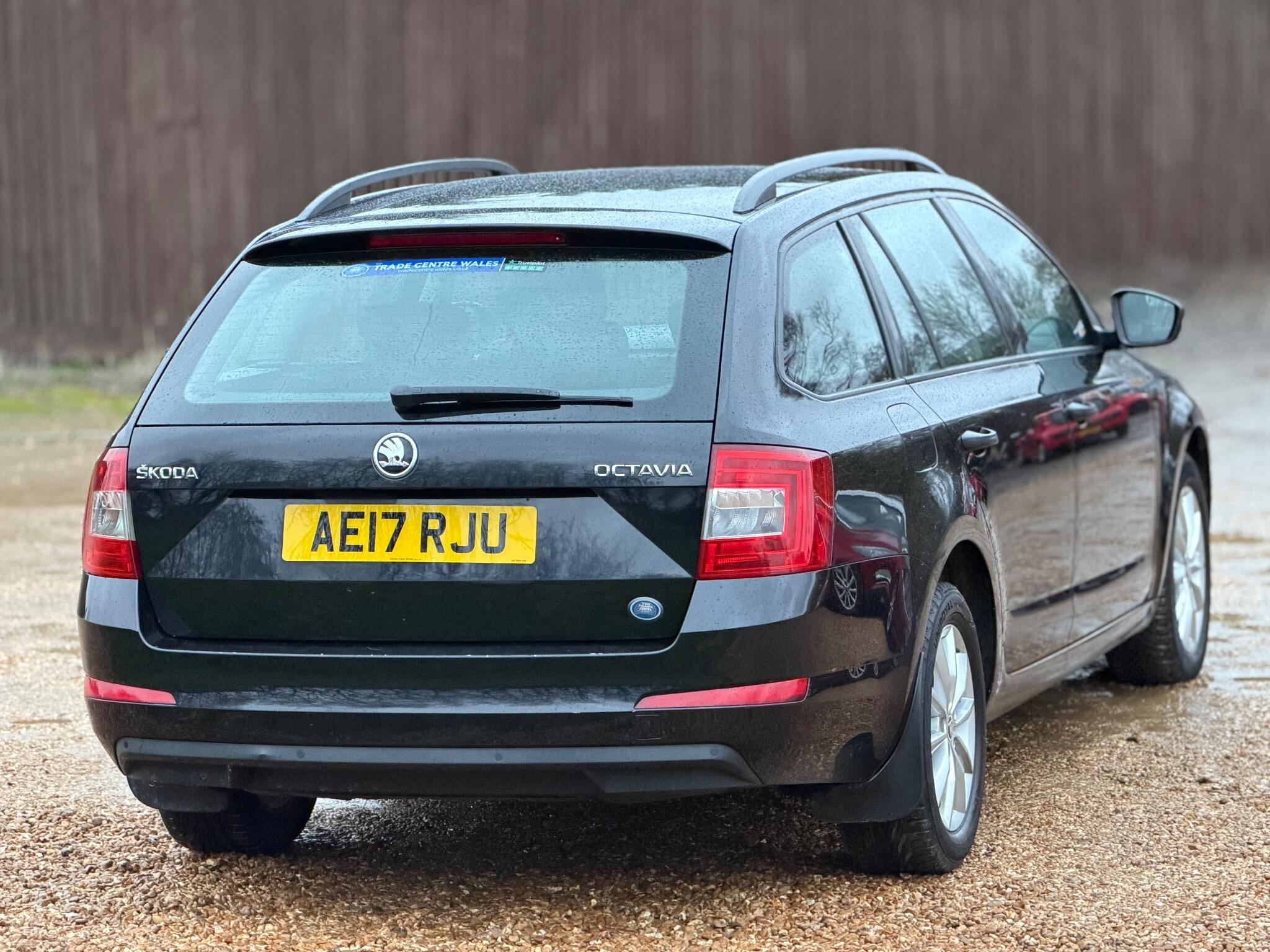 2017 Skoda Octavia 1.6 TDI S Euro 6 (s/s) 5dr image 11