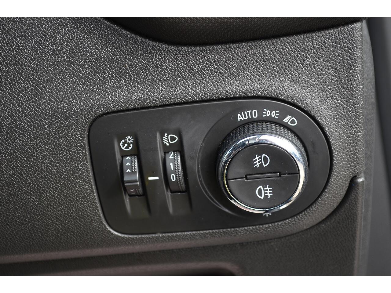 Vauxhall Crossland X view 17