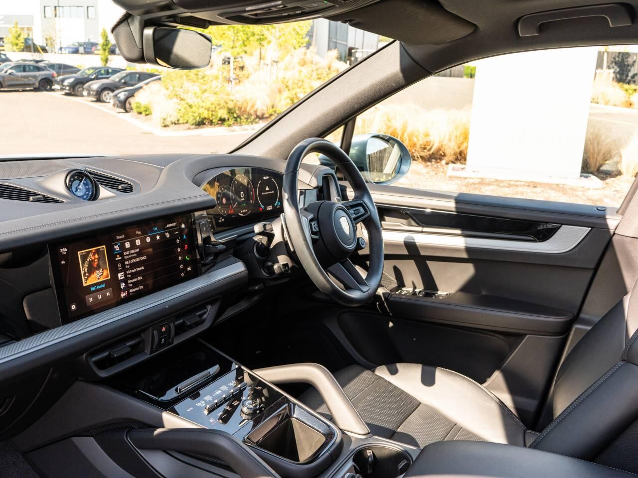 Porsche Cayenne view 33