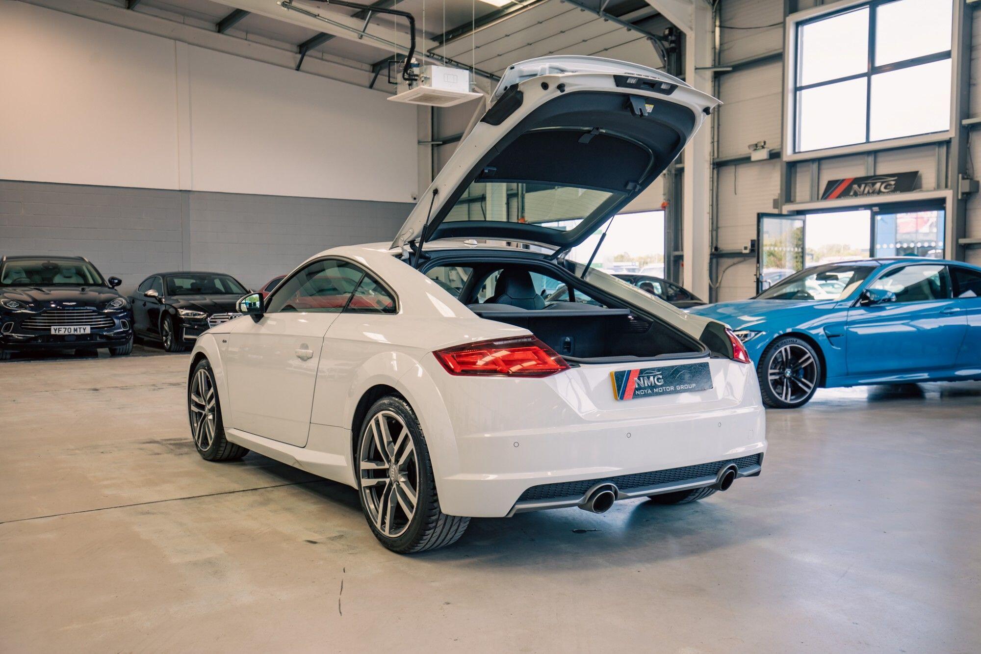 Audi TT view 31