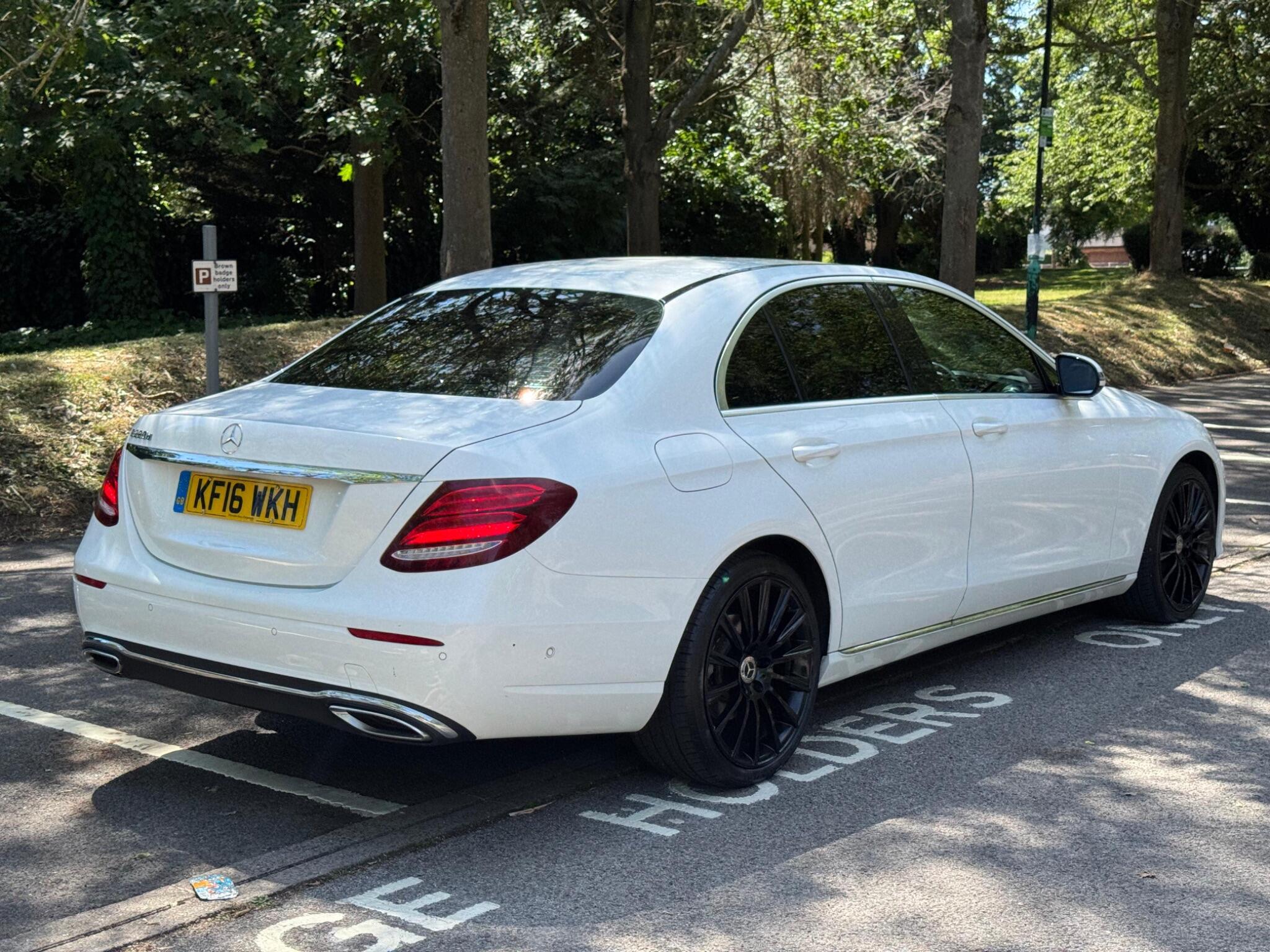 Mercedes-Benz E-Class view 3