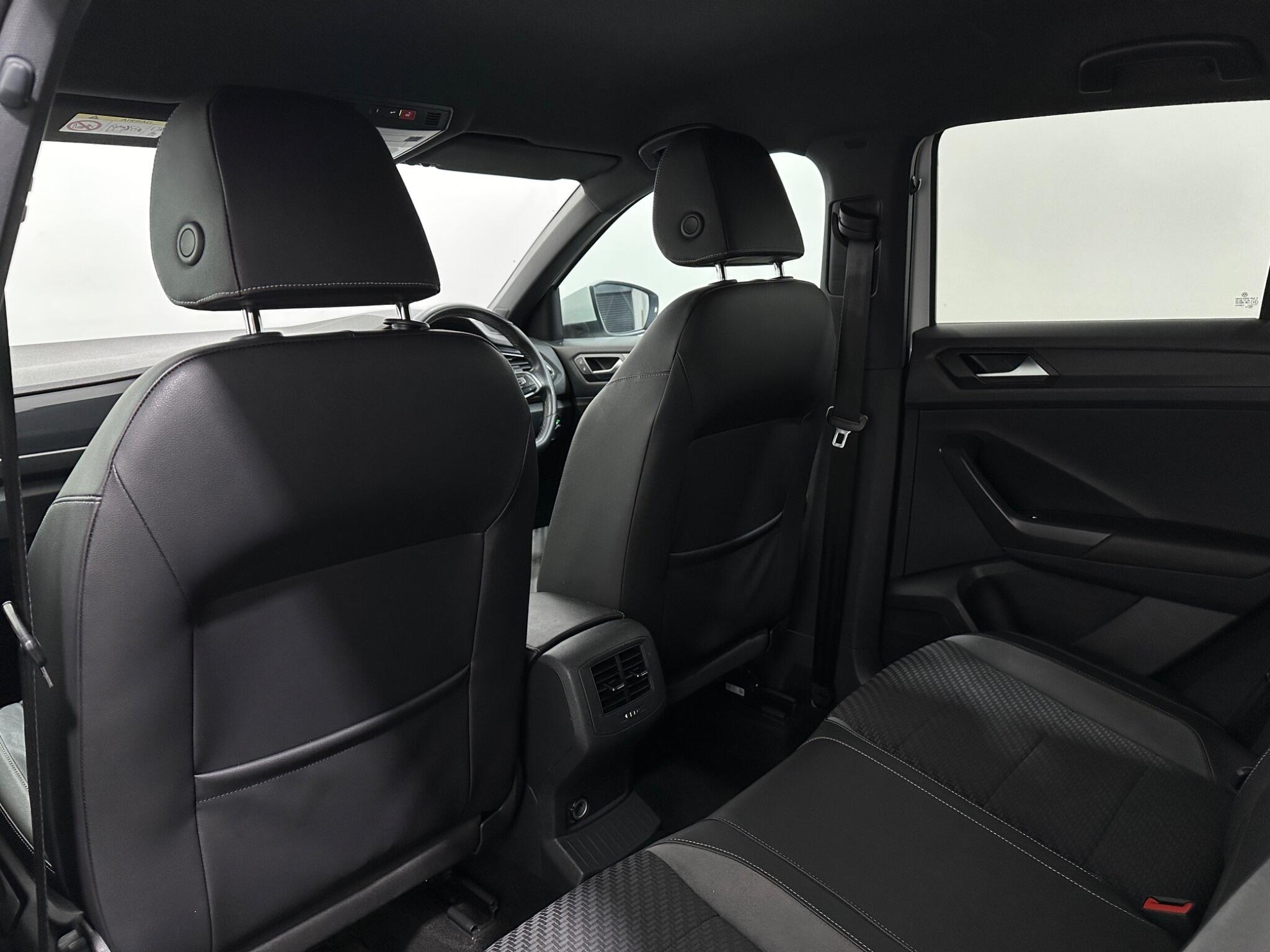 Volkswagen T-Roc view 38