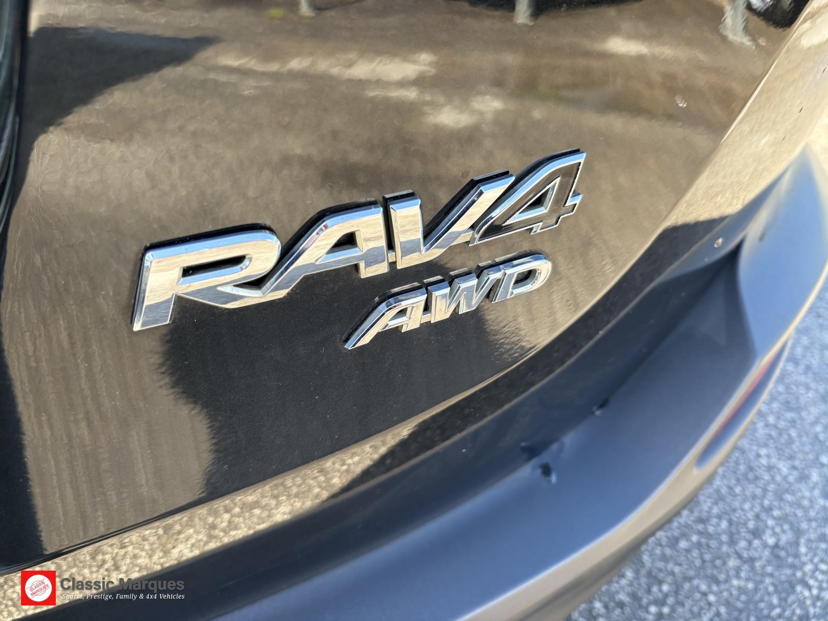 Toyota Rav4 view 9