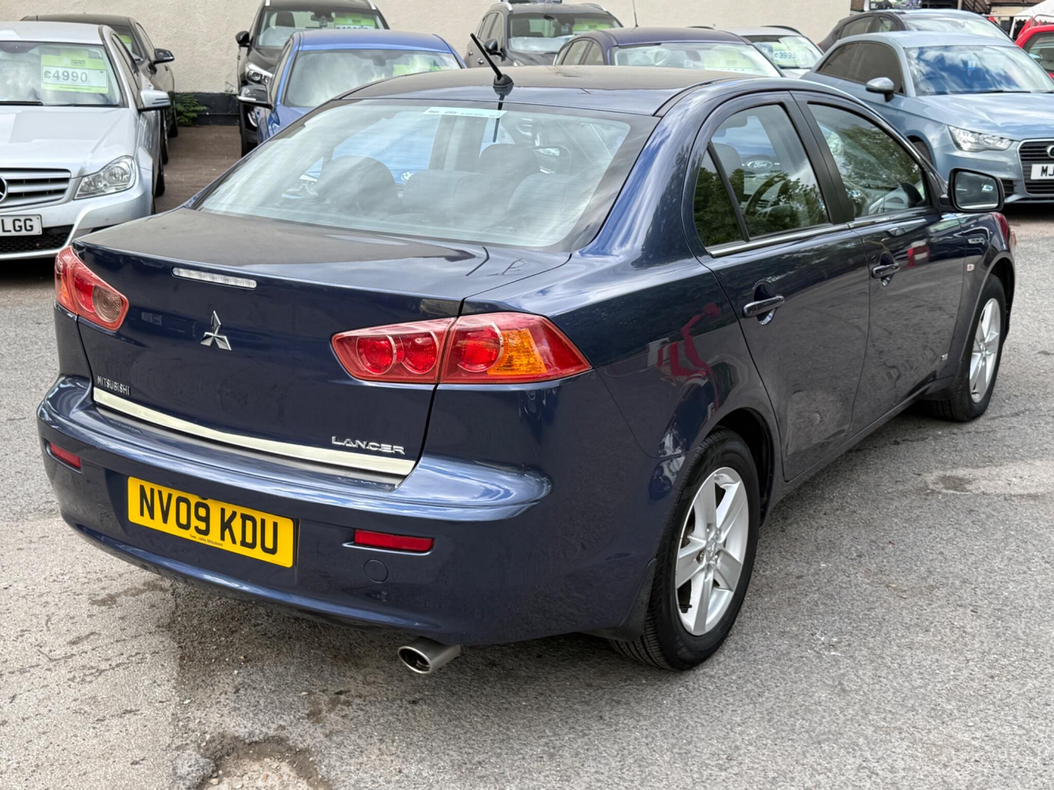 Mitsubishi Lancer - Image 18