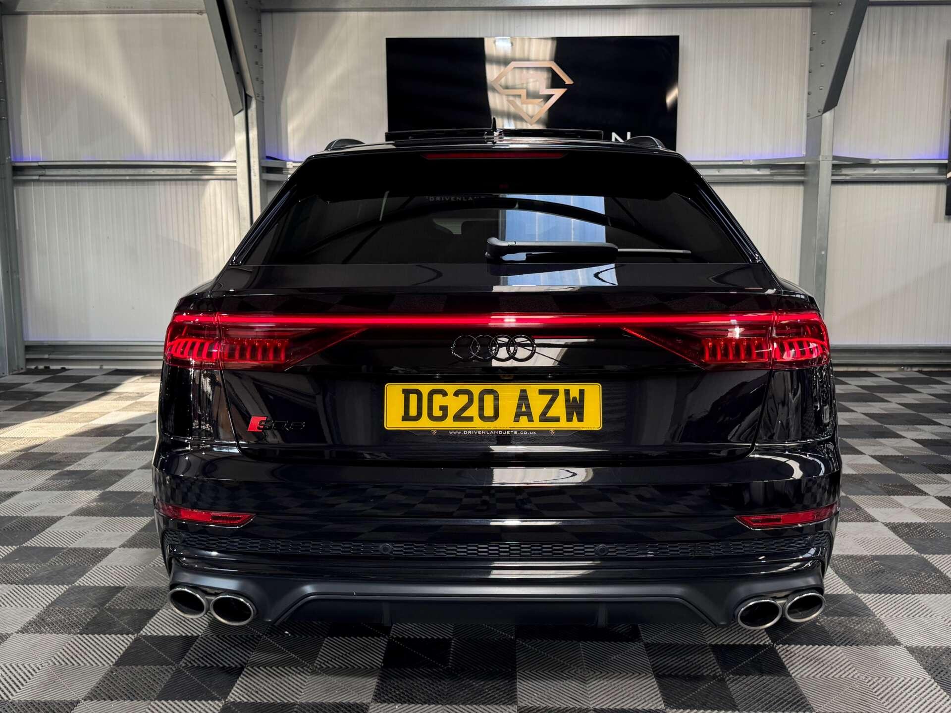 Audi SQ8 view 11