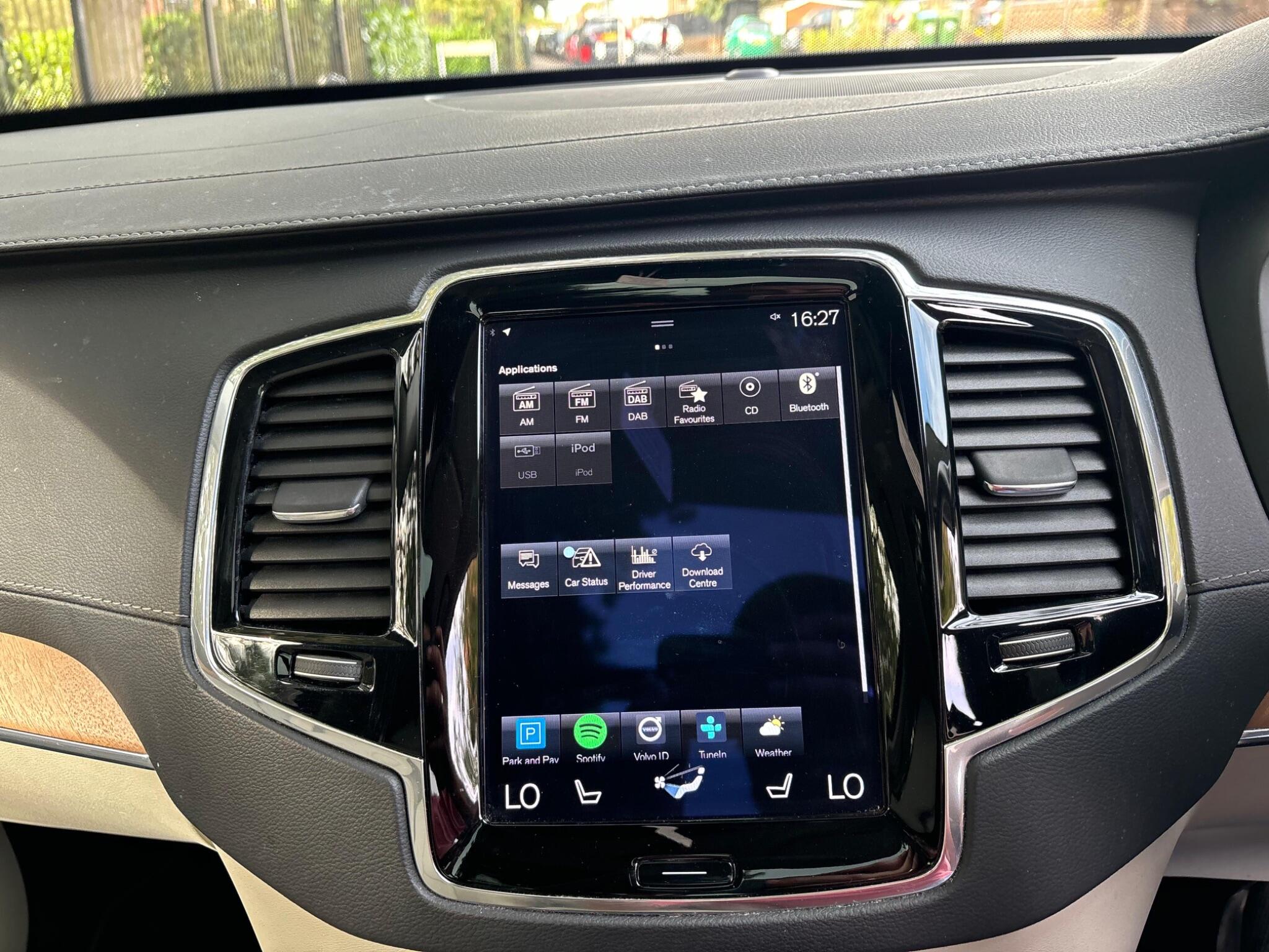 Volvo XC90 view 21