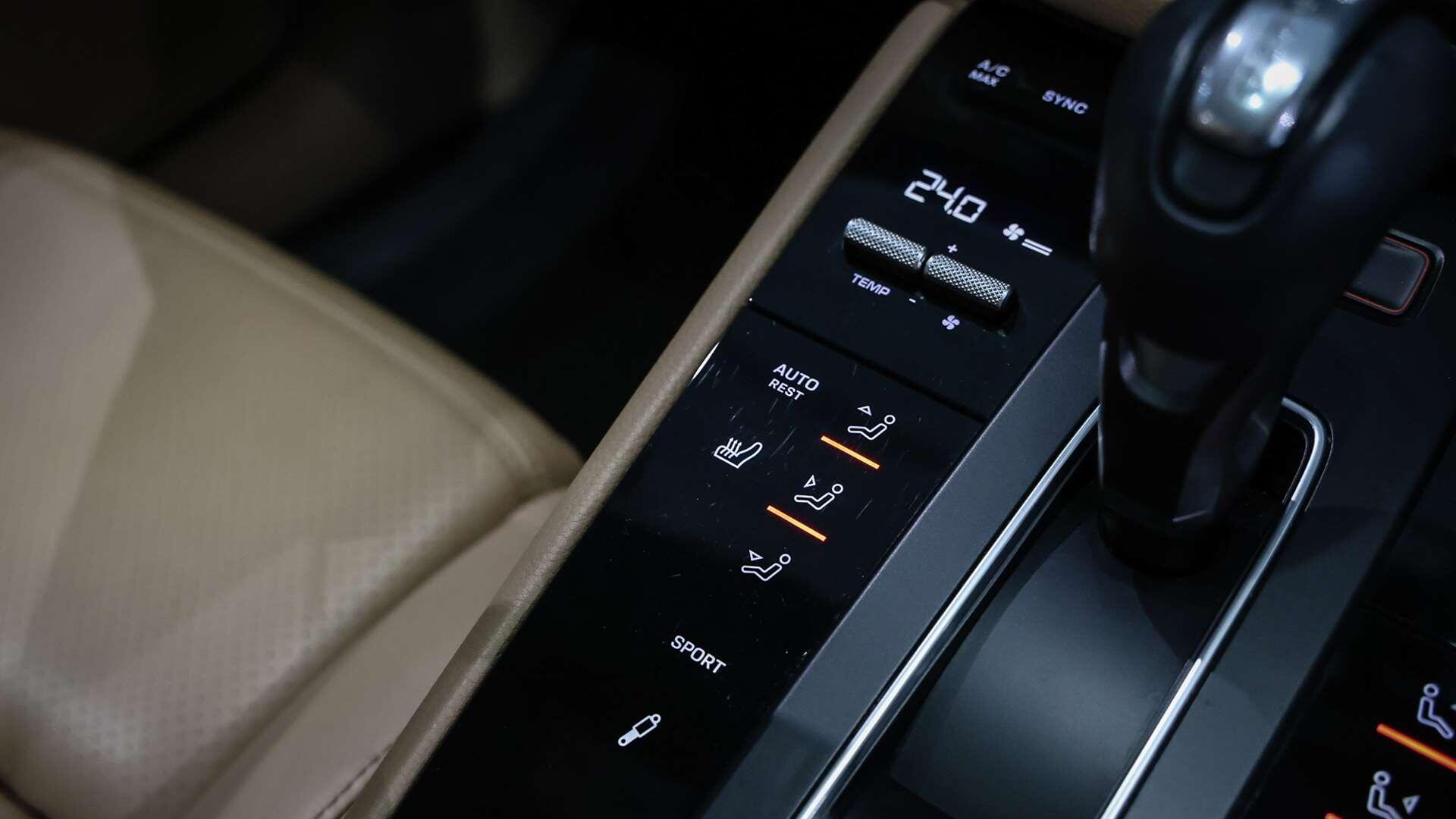 Porsche Macan view 22