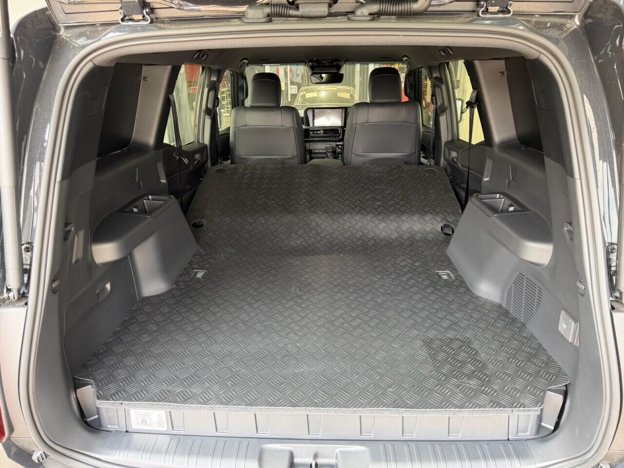 Toyota Land Cruiser view 18