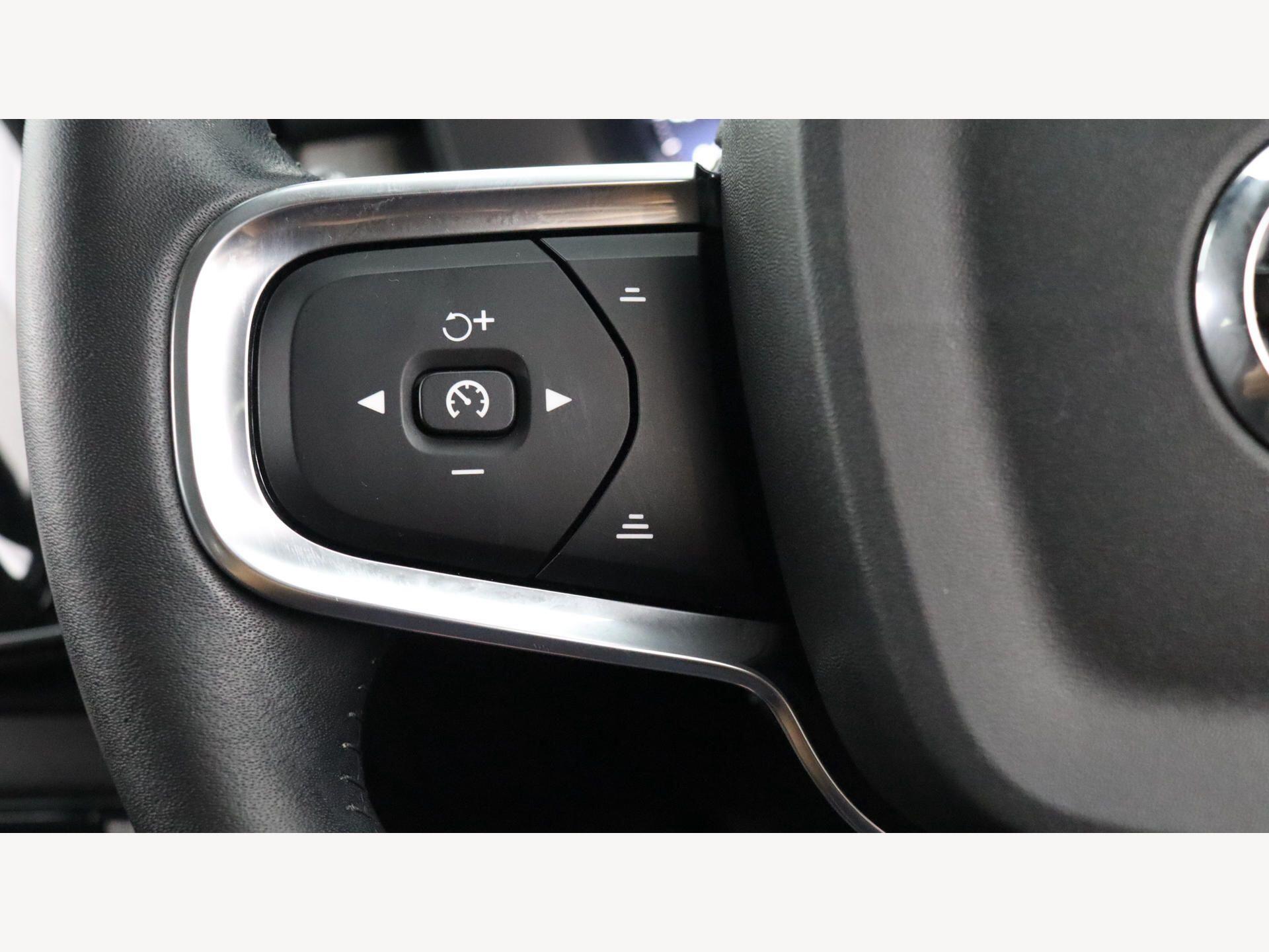 Volvo XC40 view 22