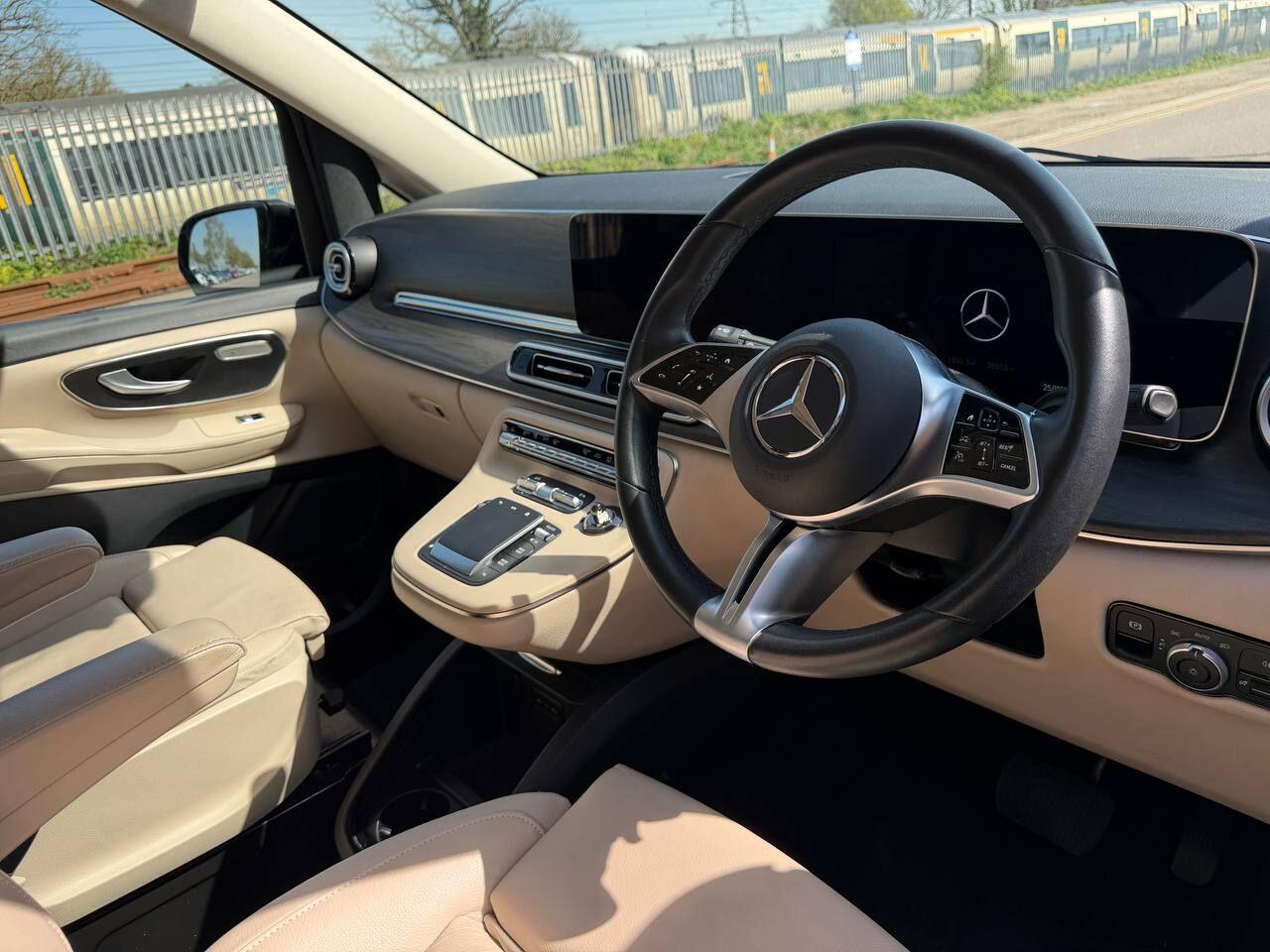 Mercedes-Benz V Class view 3