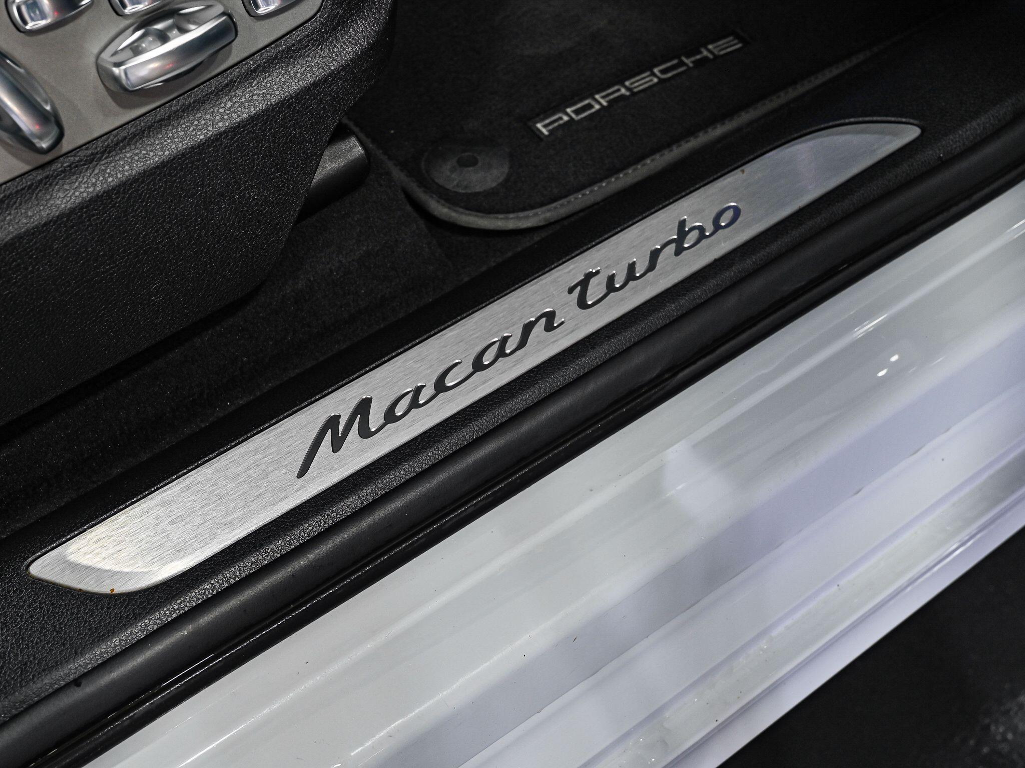 Porsche Macan view 26