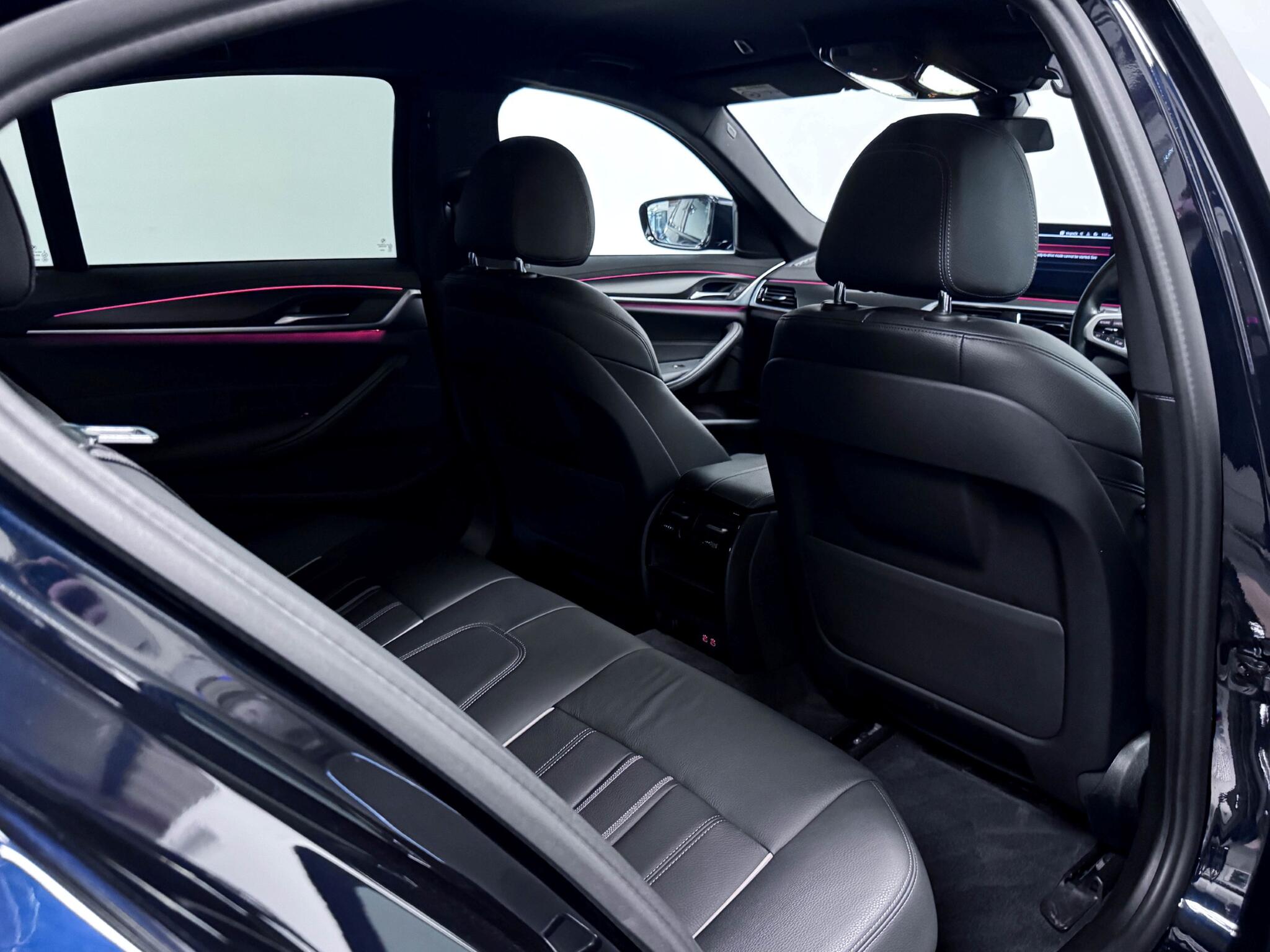 BMW 5 Series view 8