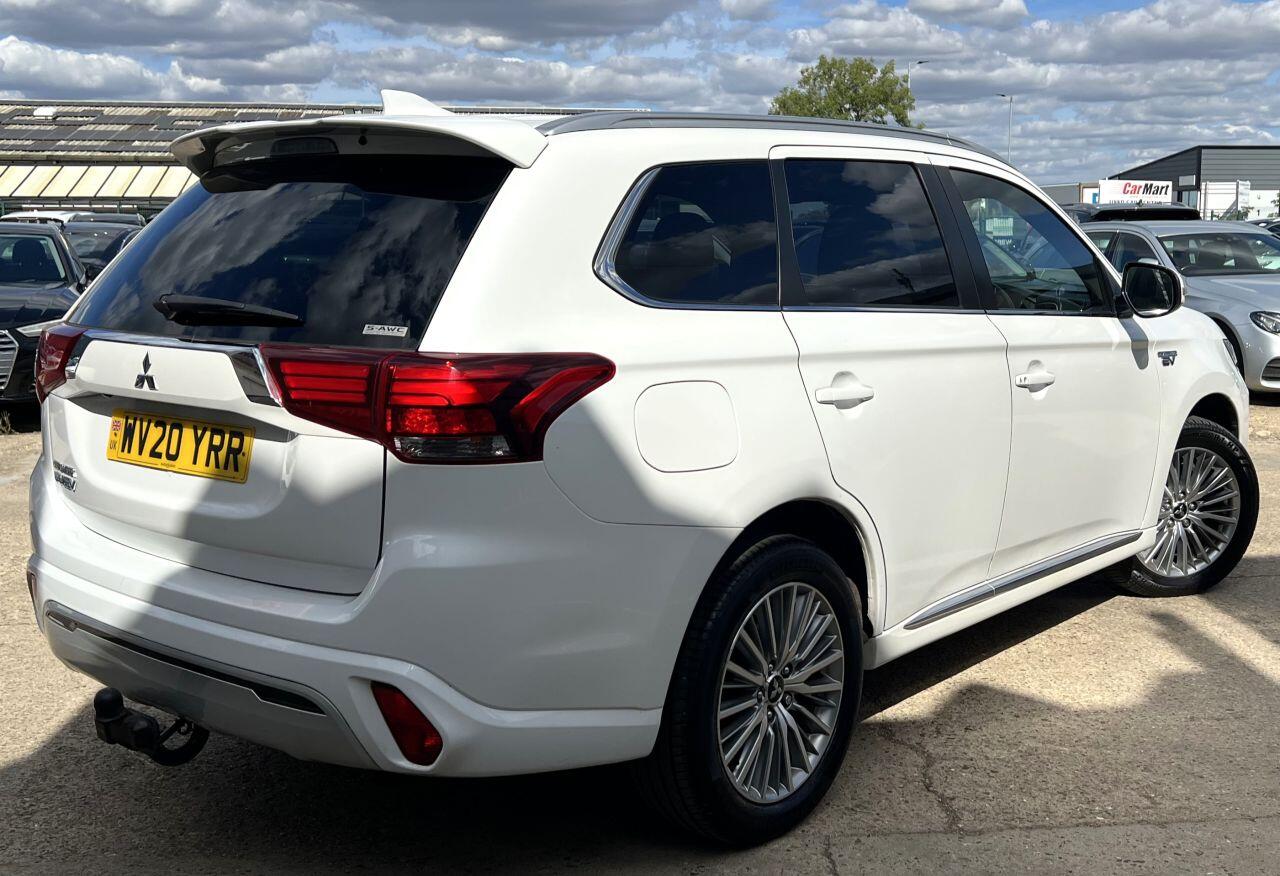 Mitsubishi Outlander view 3