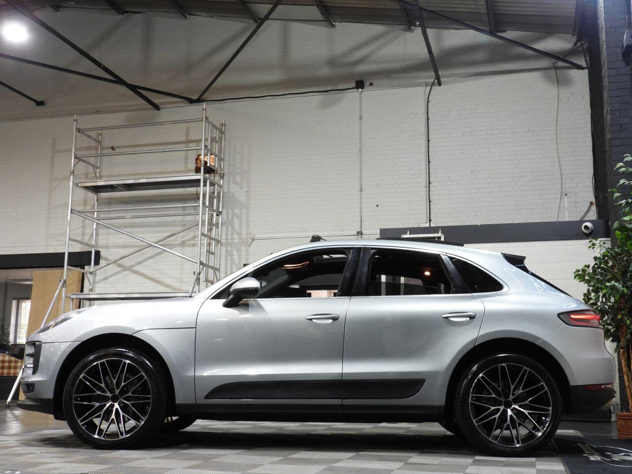 Porsche Macan view 16