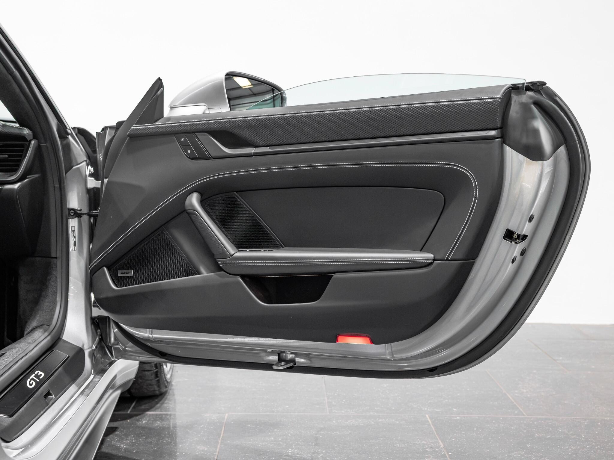 Porsche 911 view 28