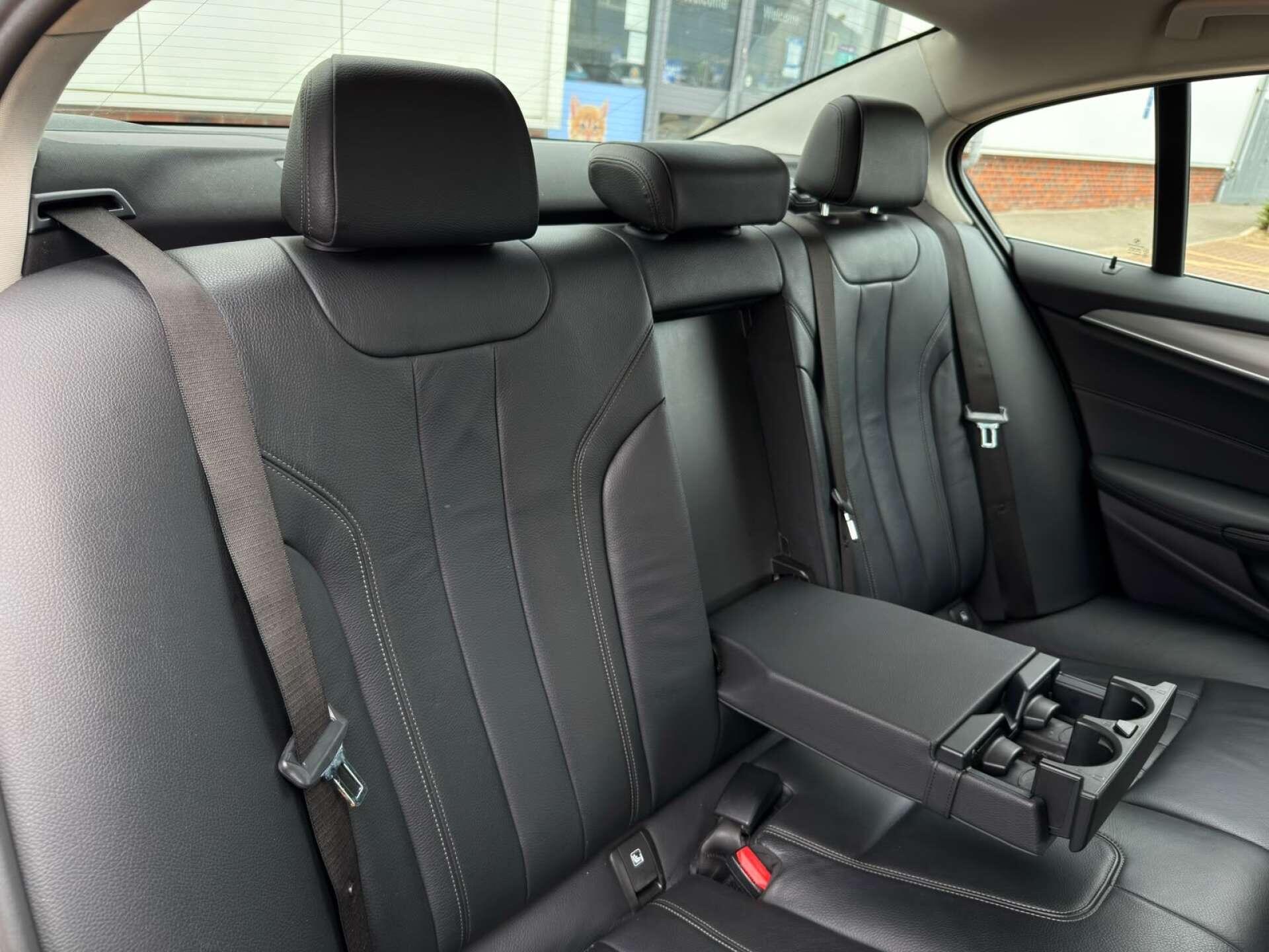 BMW 5 Series view 16