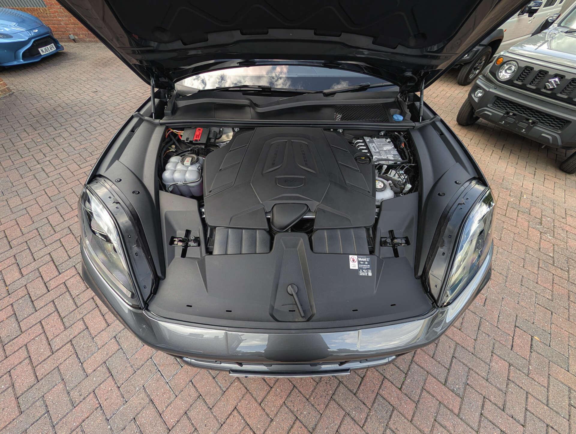 Porsche Cayenne view 23