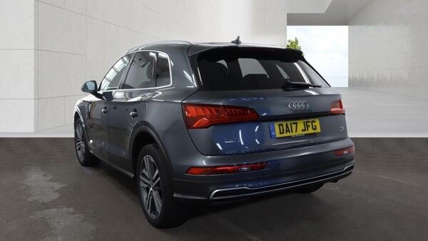 Audi Q5 view 6