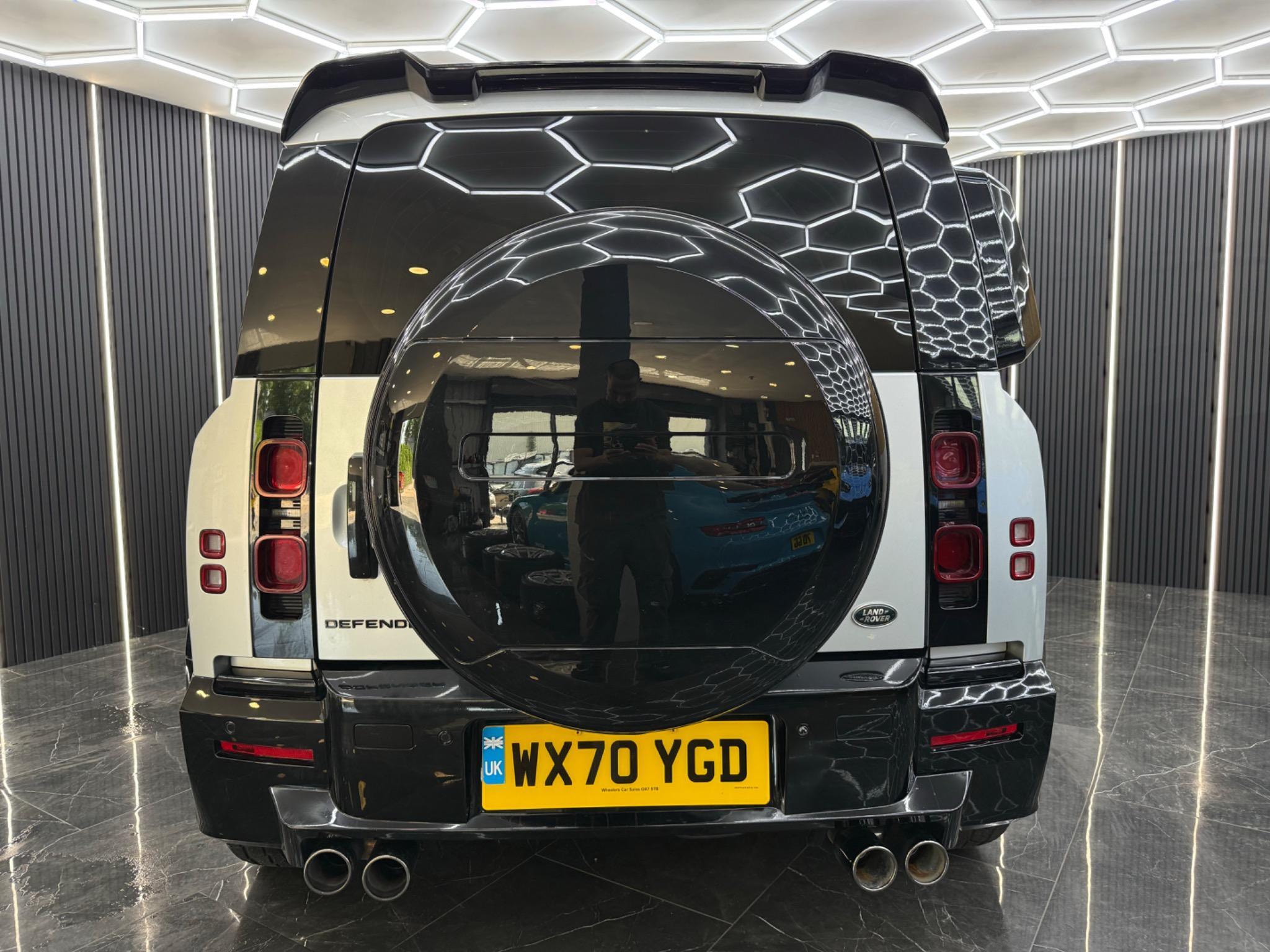 Land Rover Defender 110 view 9