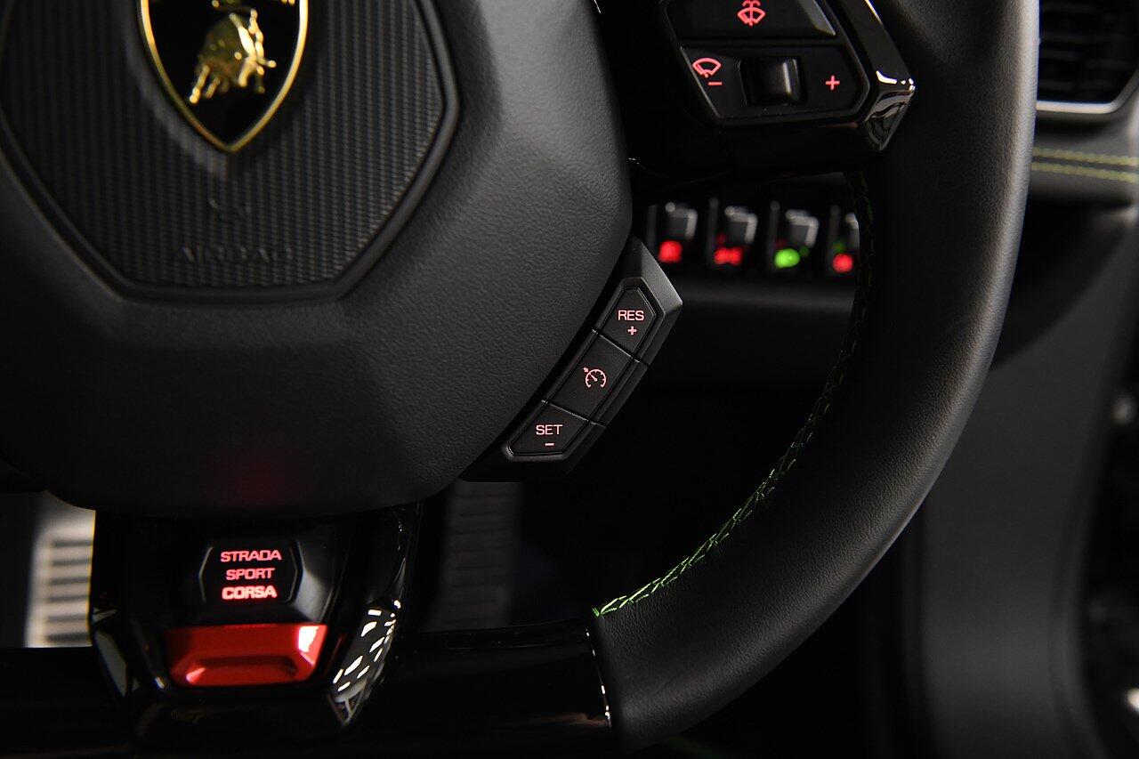 Lamborghini Huracan view 23