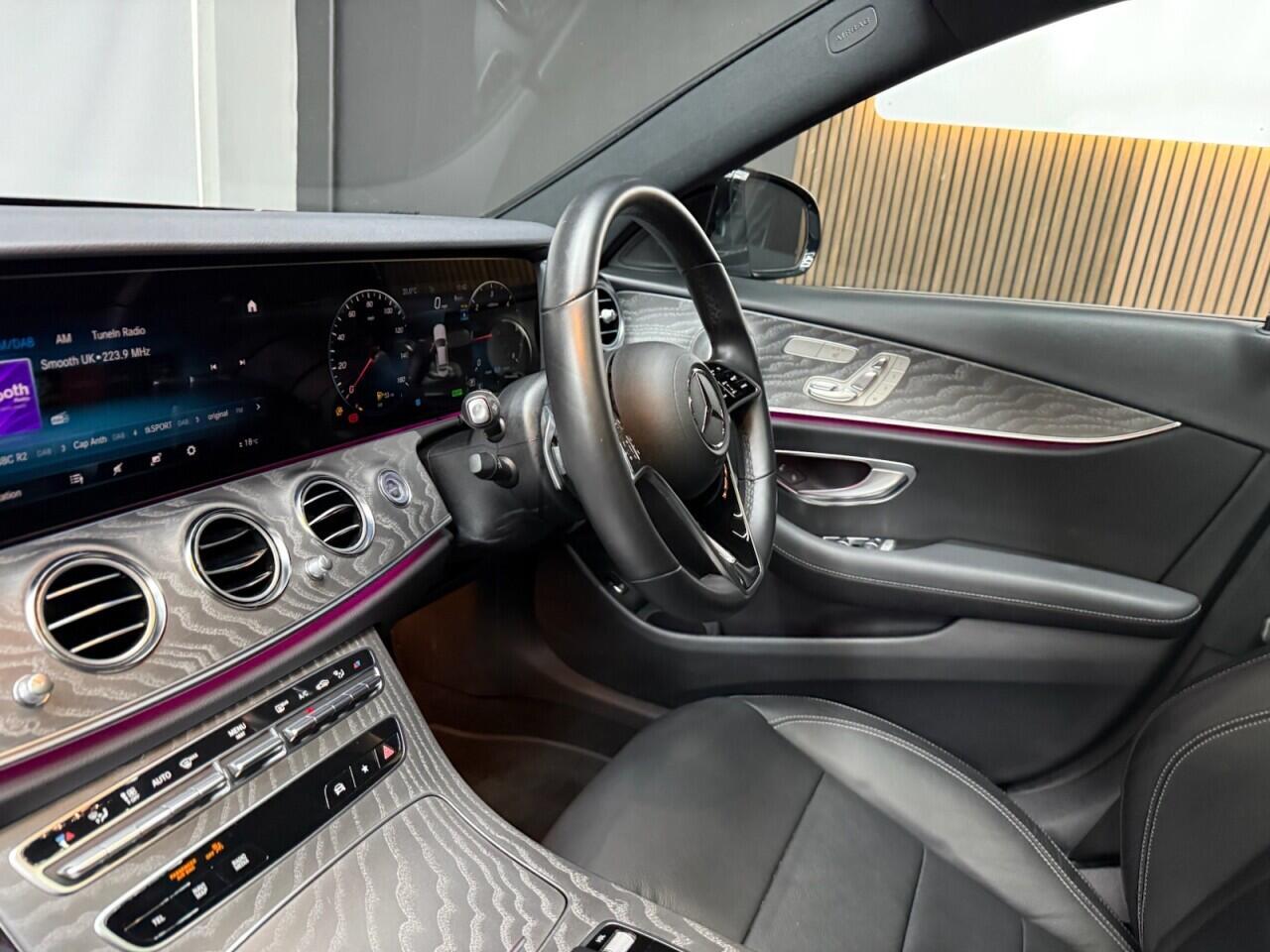 Mercedes-Benz E-Class view 32