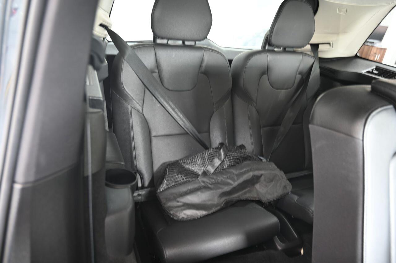 Volvo XC90 view 22