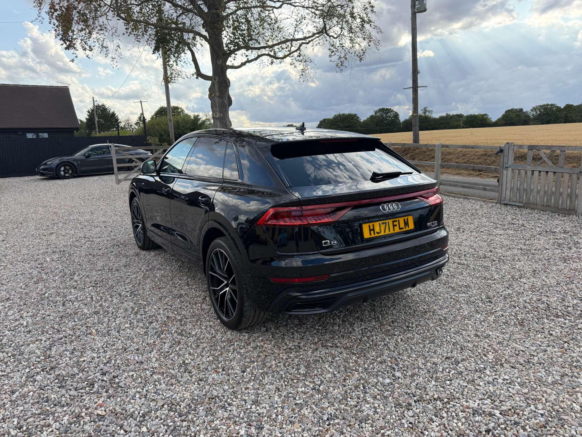 Audi Q8 view 3