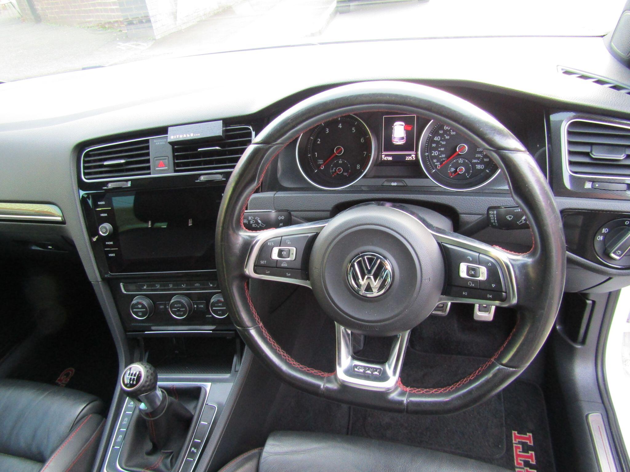 Volkswagen Golf view 17