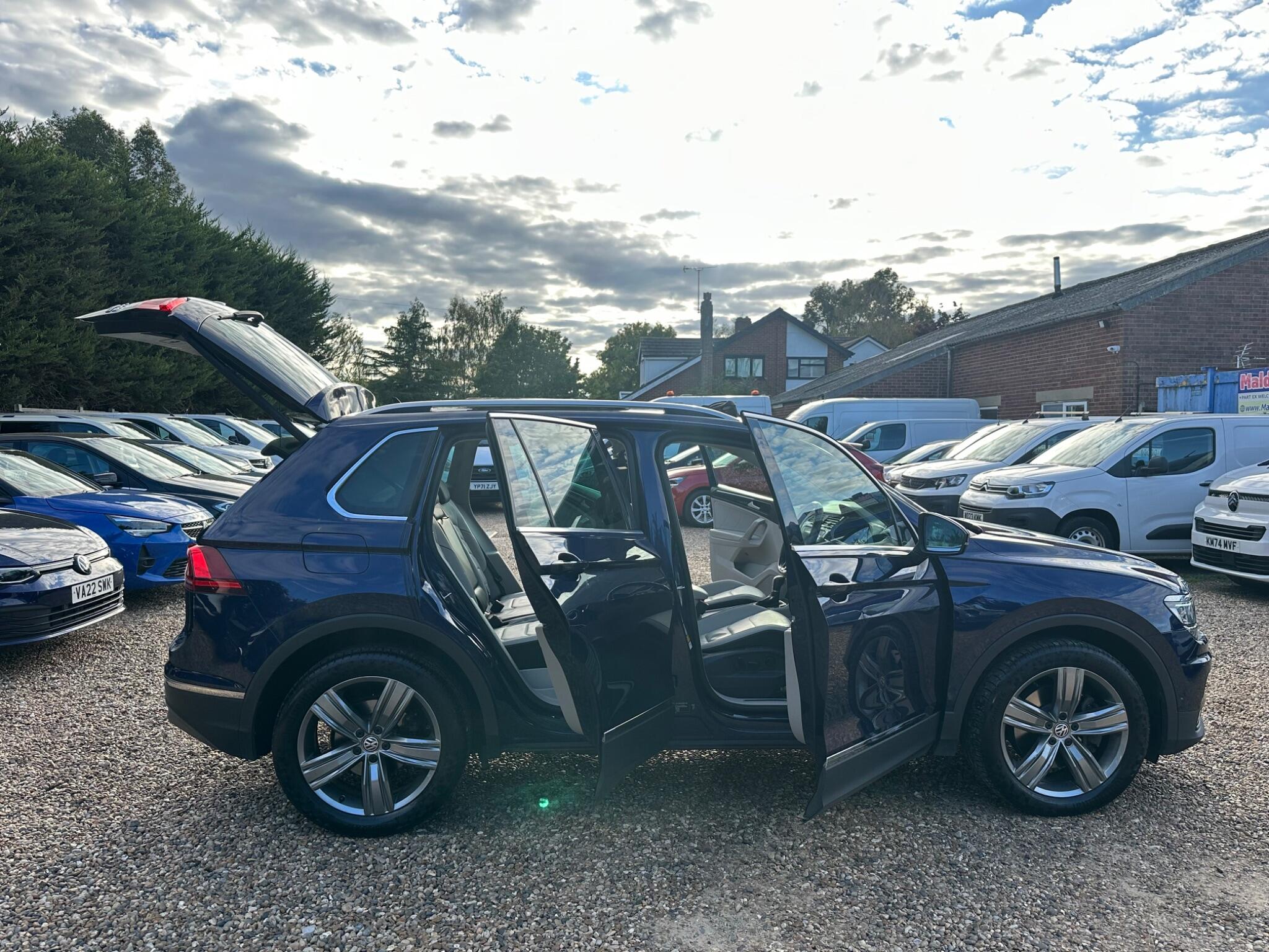 Volkswagen Tiguan view 27