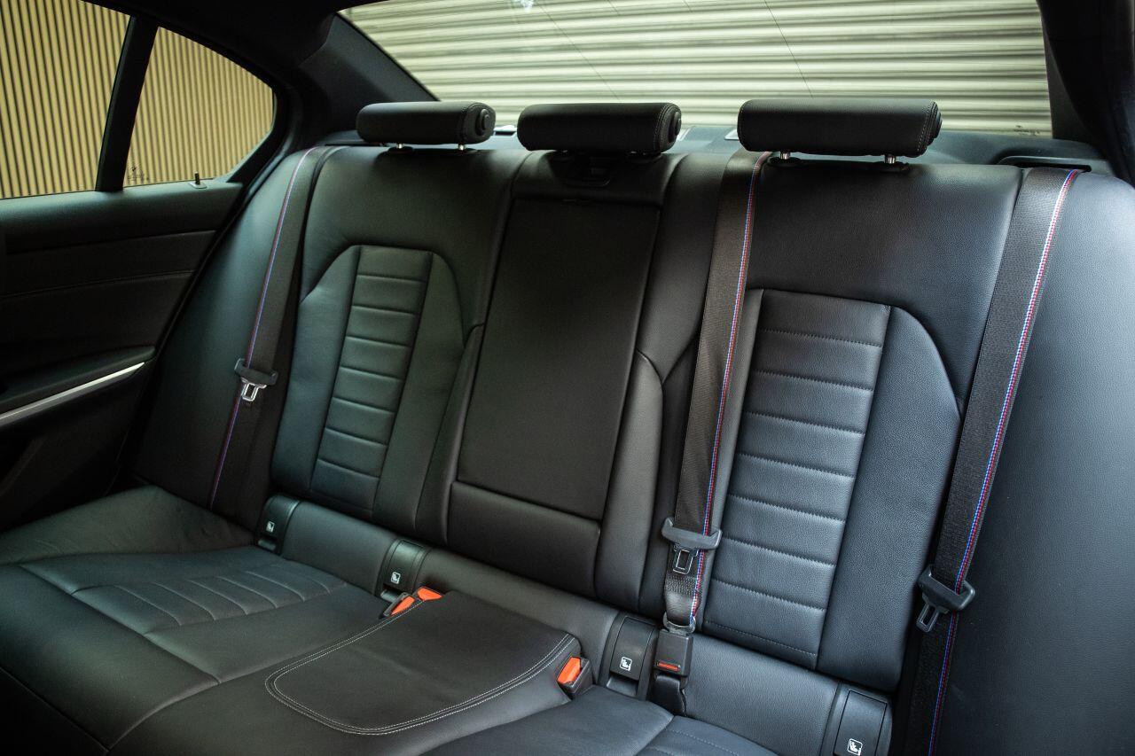 BMW 3 Series view 16