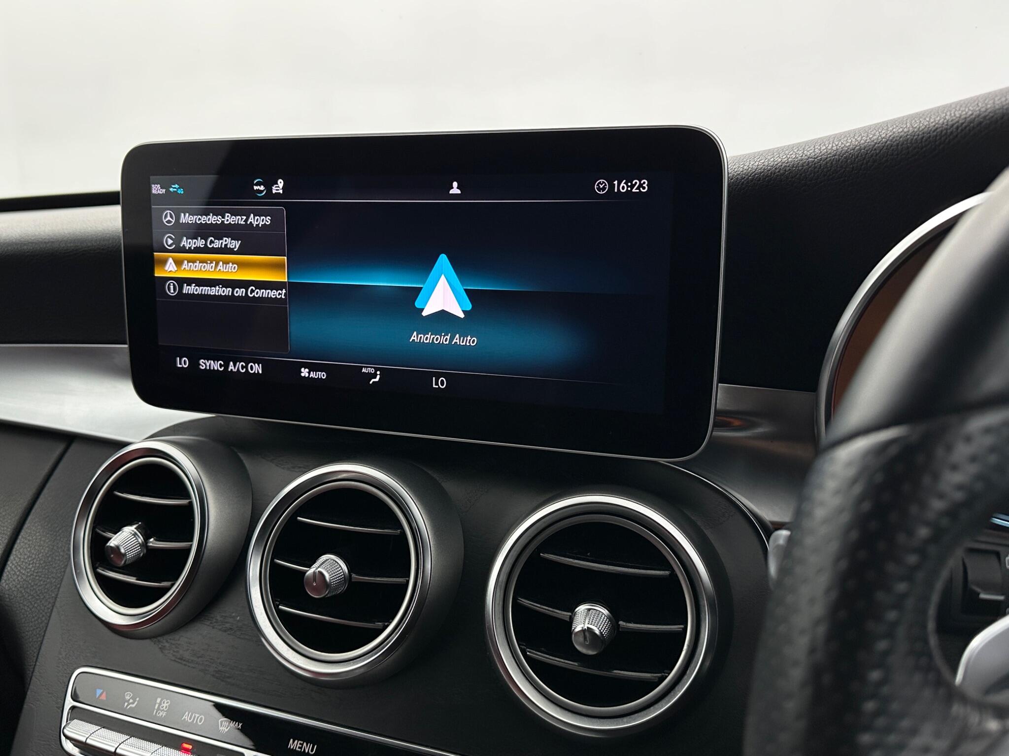 Mercedes-Benz C Class view 26