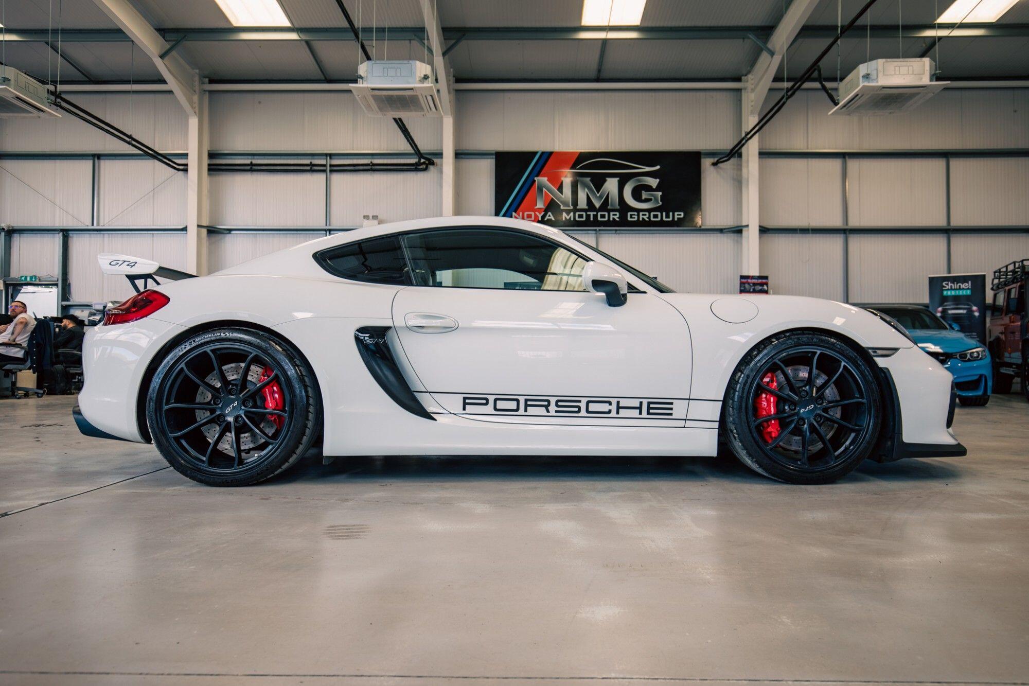 Porsche Cayman view 31