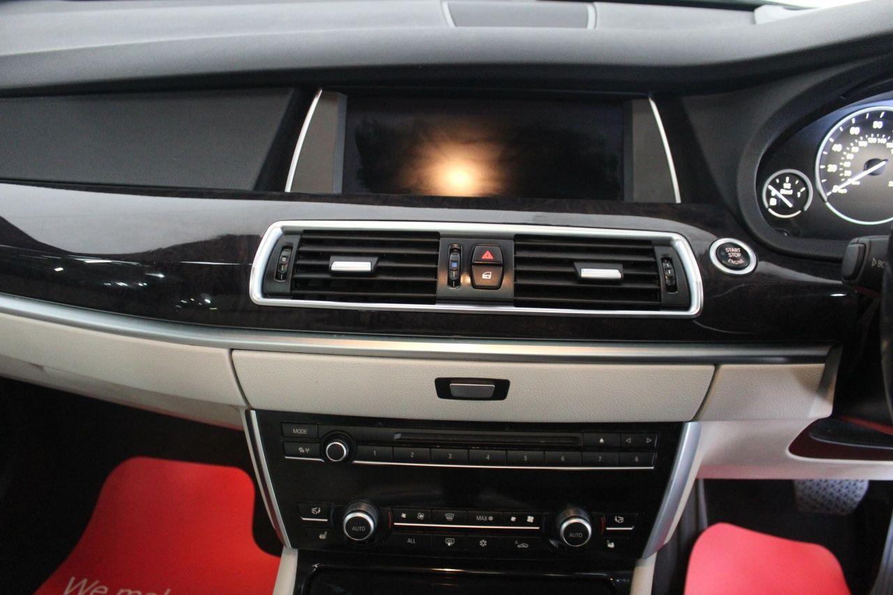 BMW 5 Series view 35