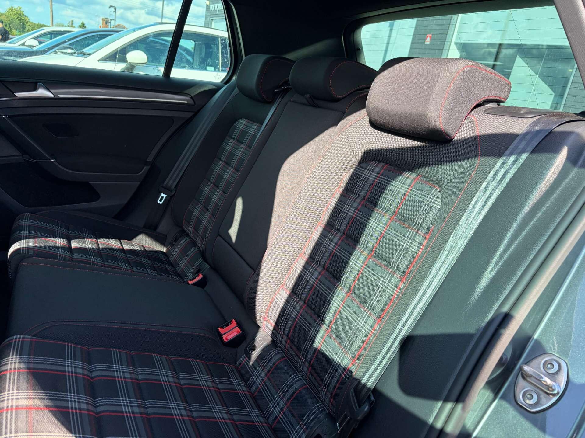 Volkswagen Golf view 23