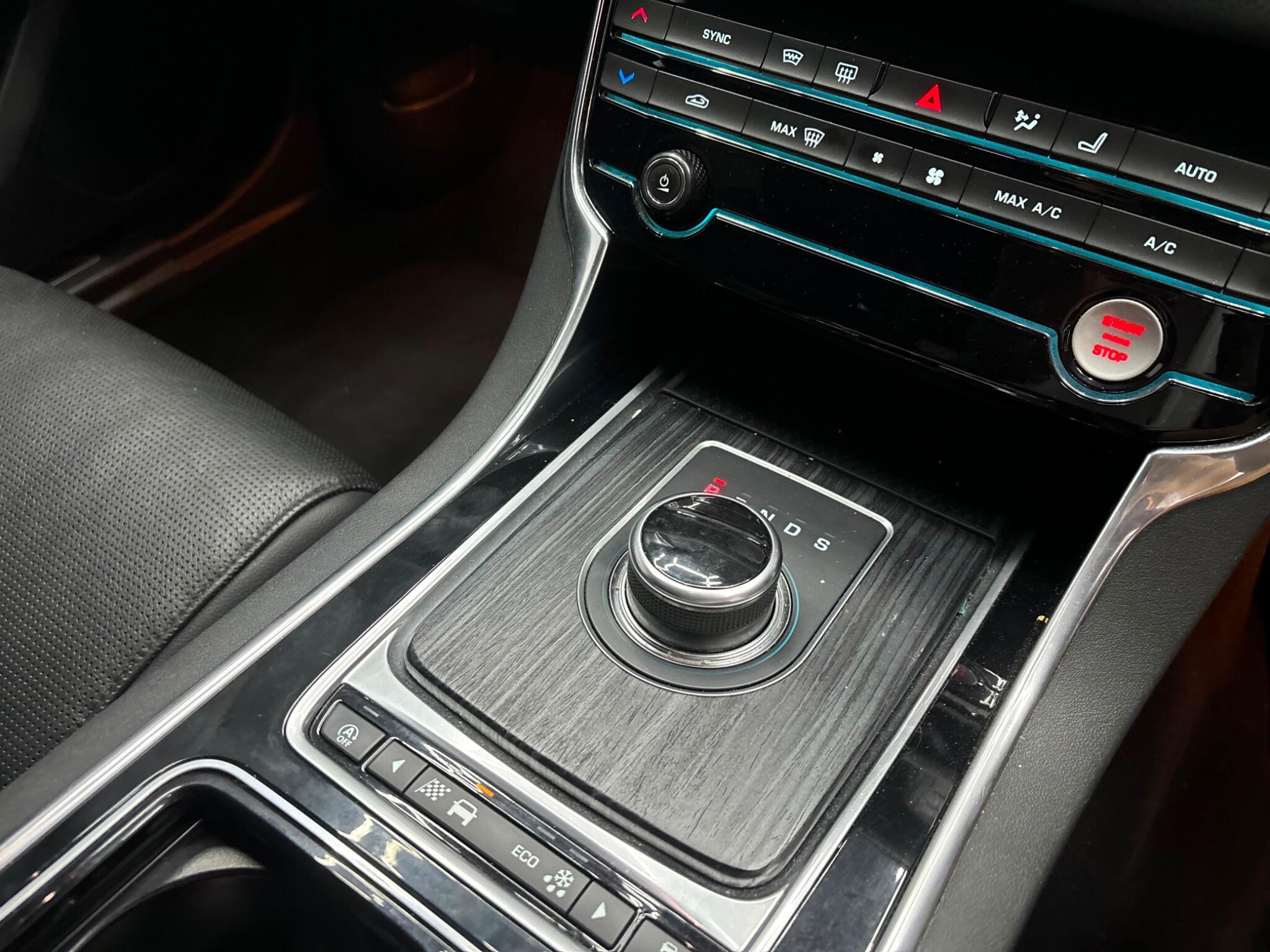 Jaguar XF view 11