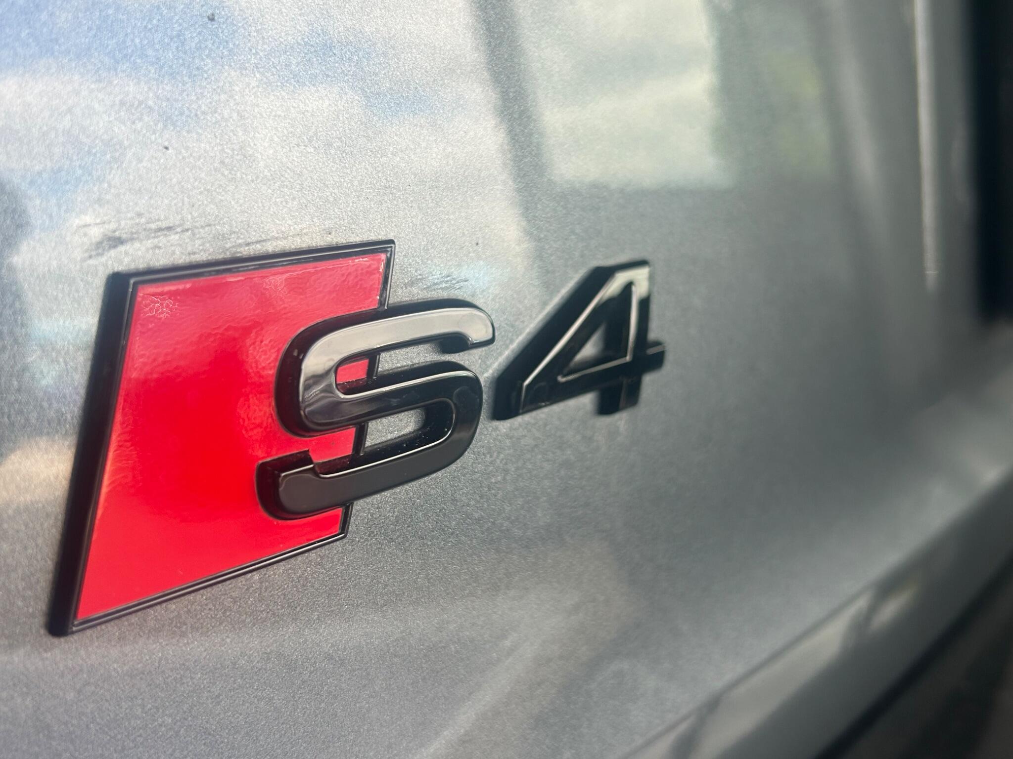 Audi S4 view 36