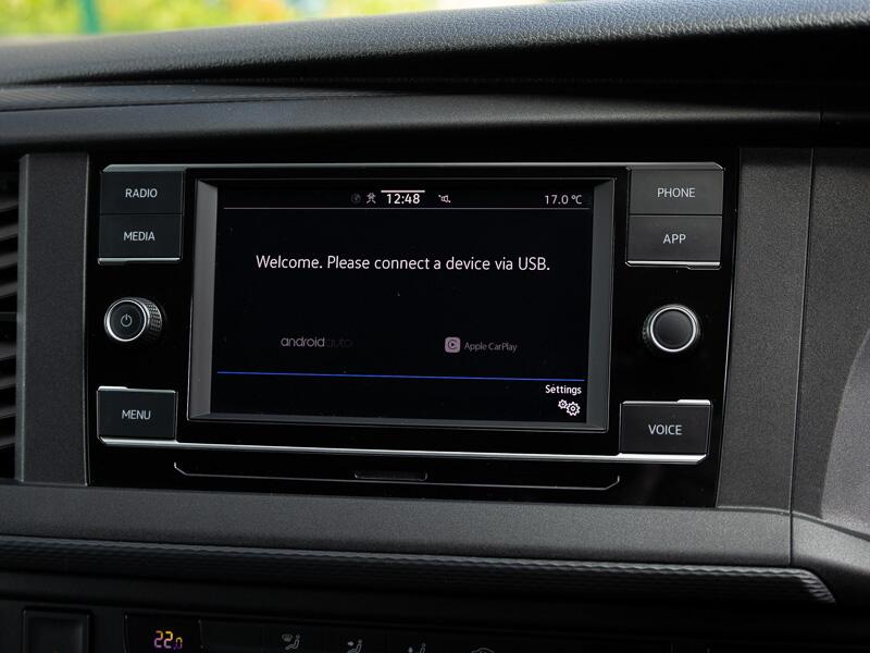 Volkswagen Transporter view 11