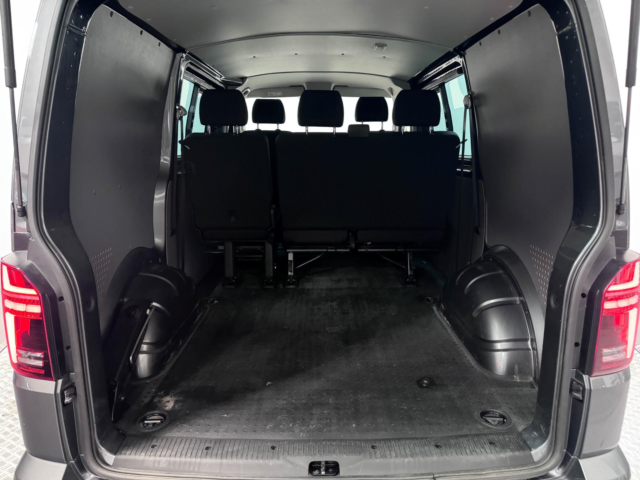 Volkswagen Transporter view 7