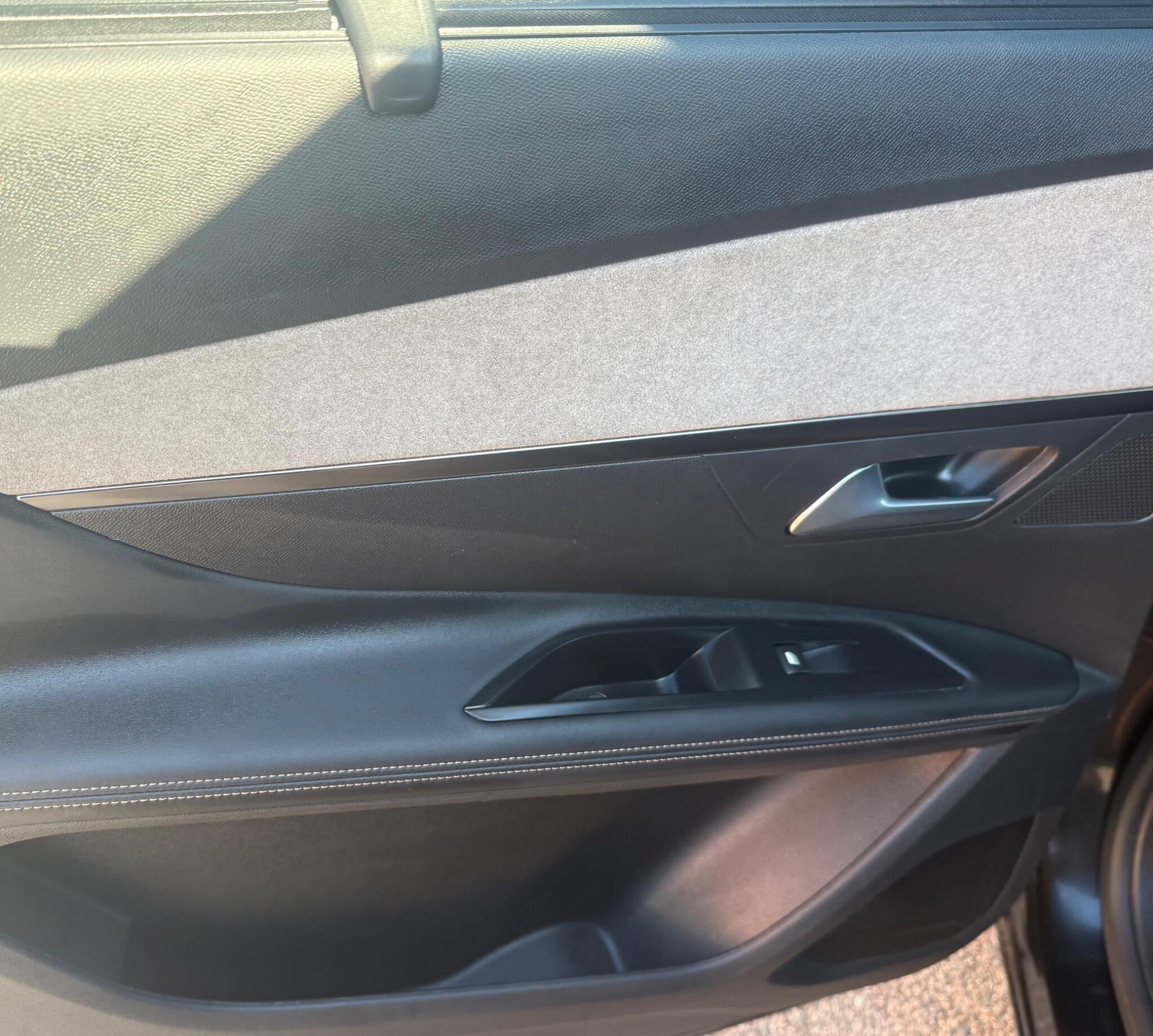 Peugeot 5008 view 17