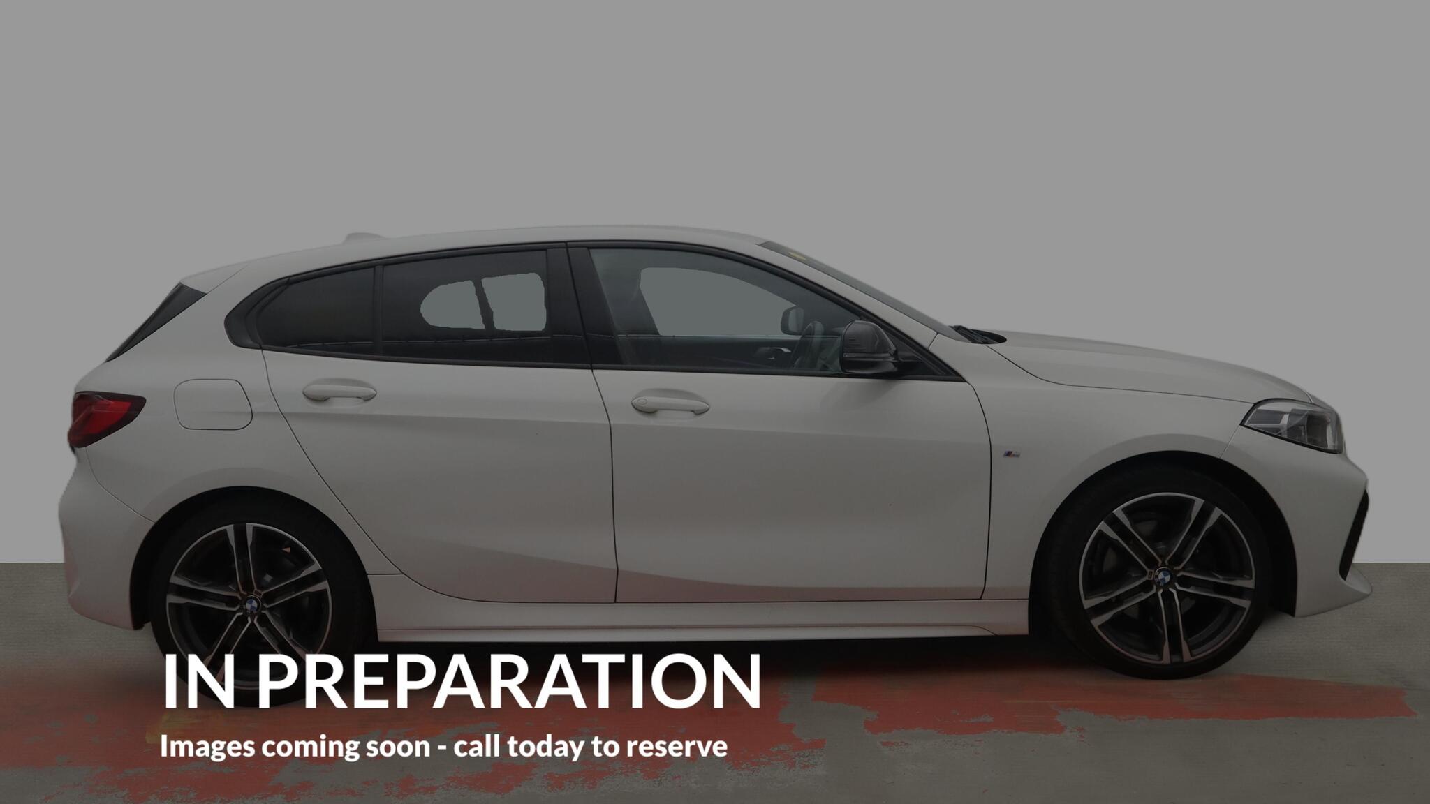 BMW 1 Series view 5