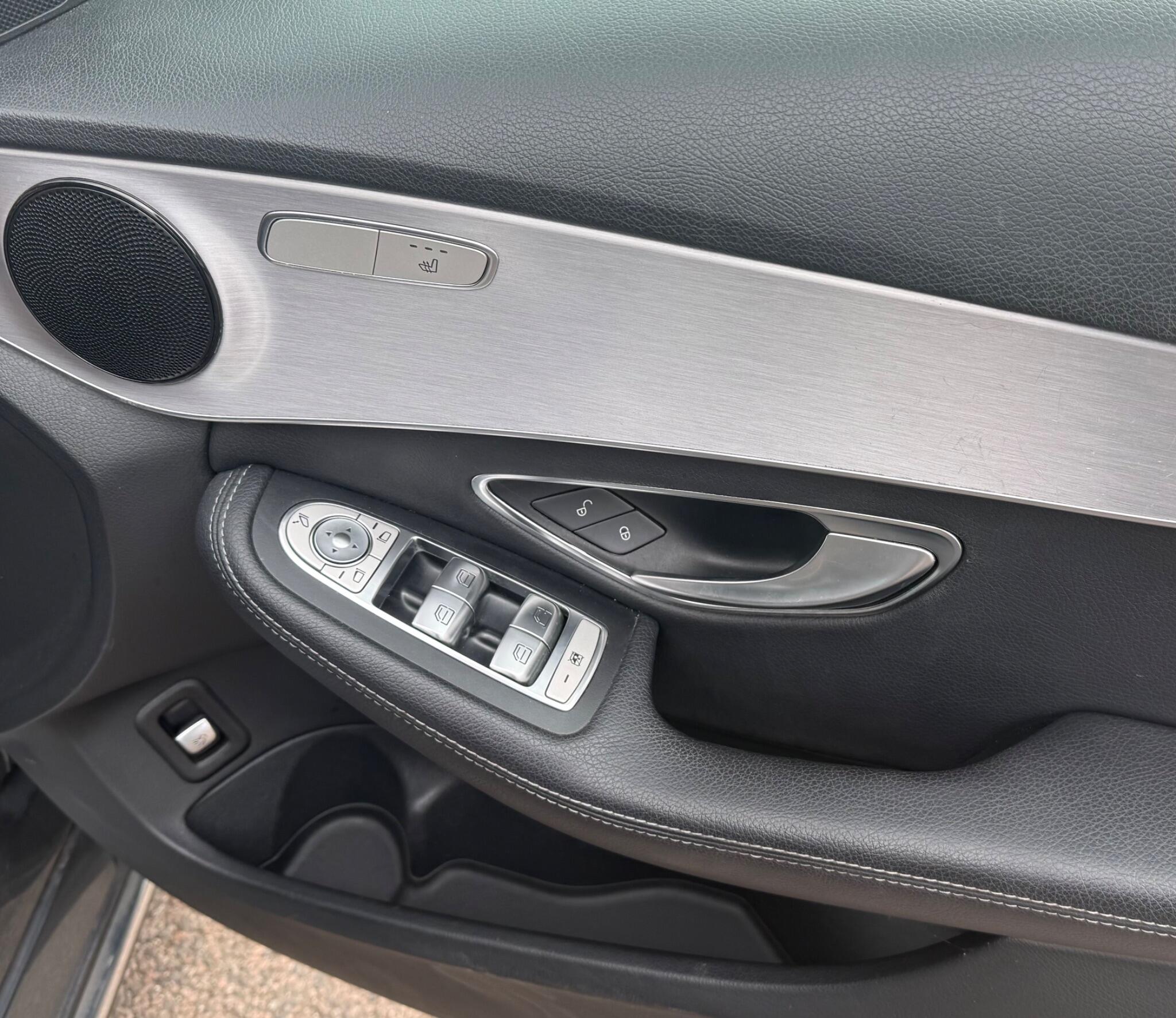 Mercedes-Benz C Class view 18
