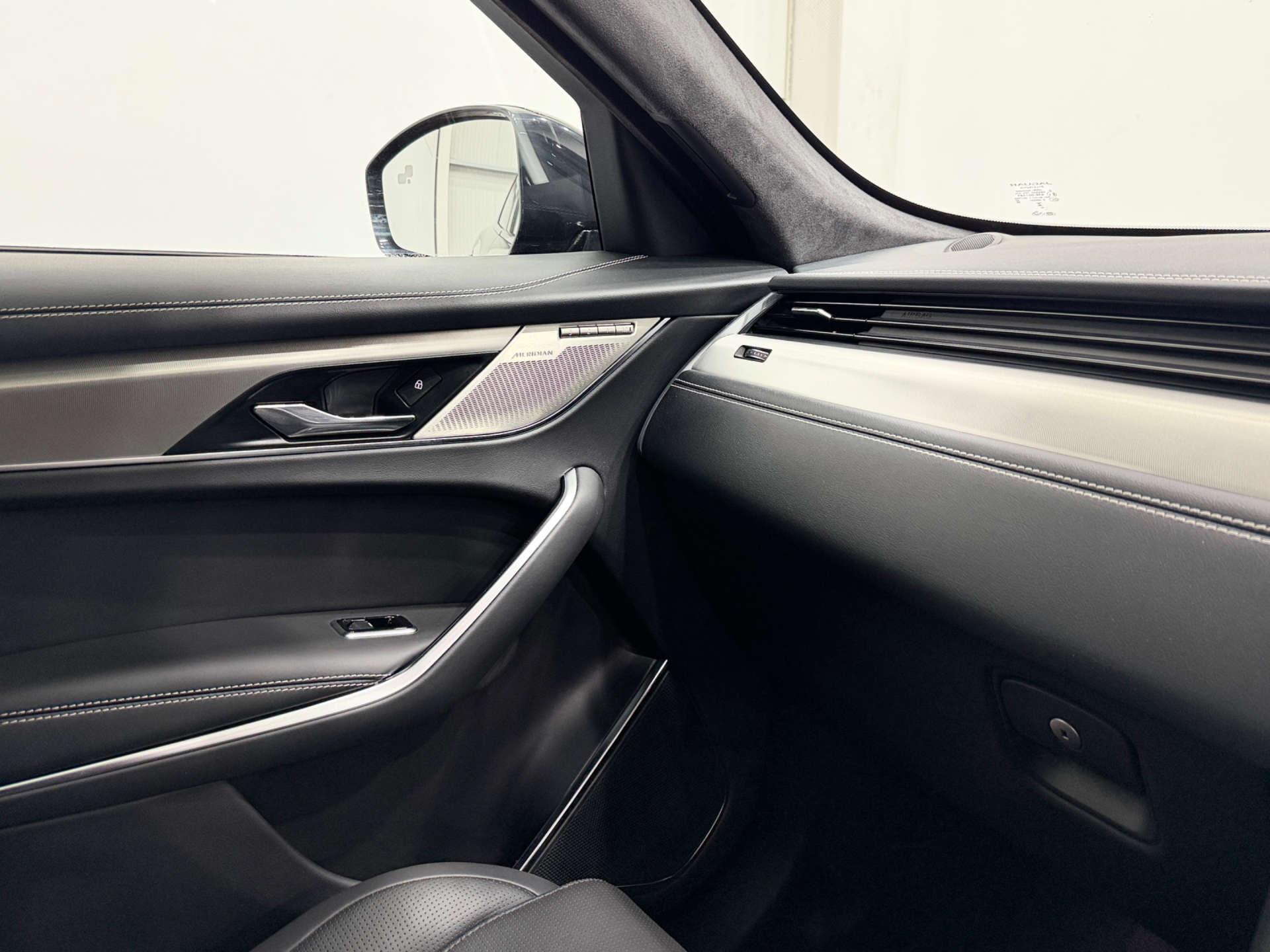 Jaguar F-Pace view 32