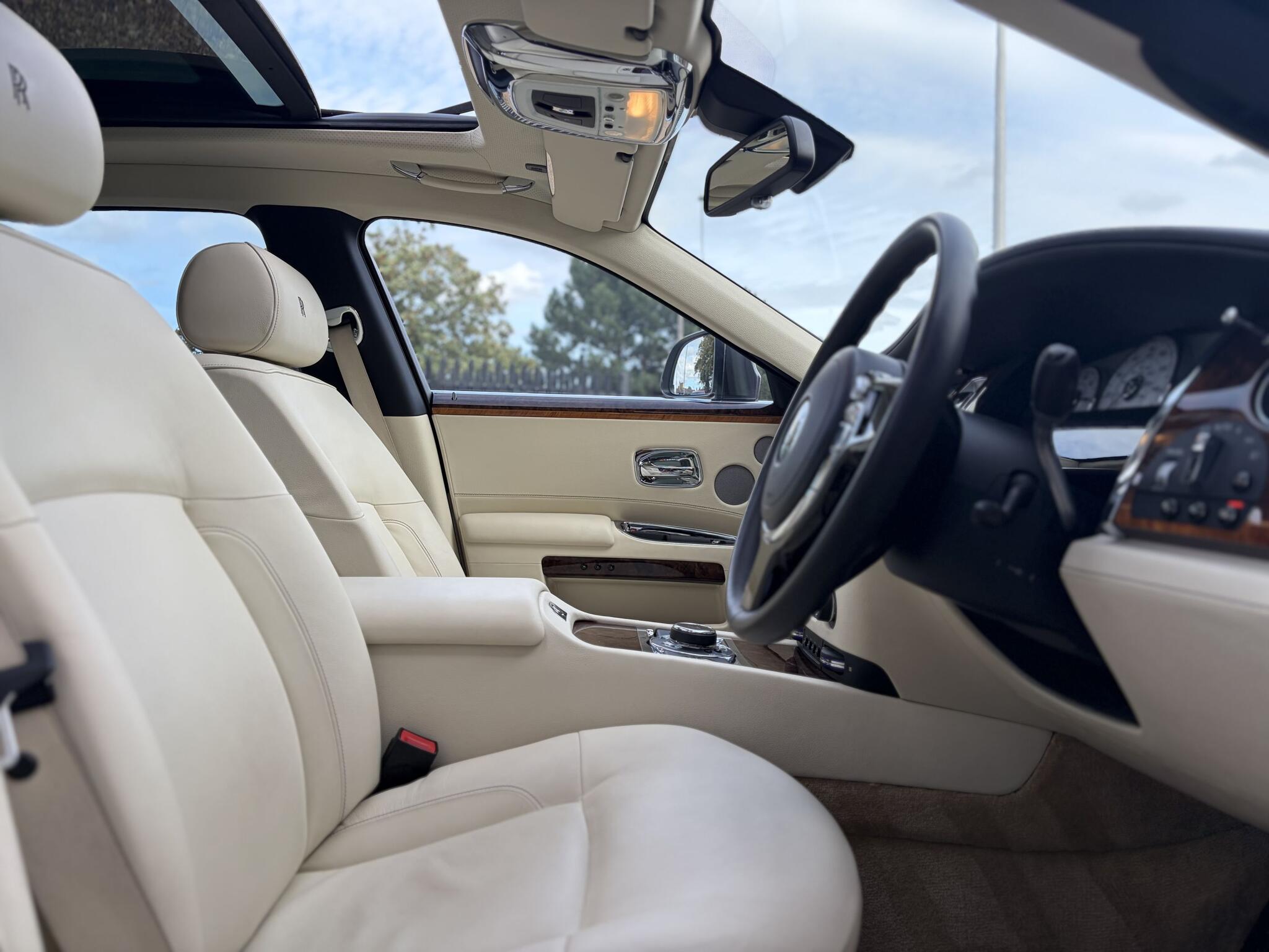 Rolls-Royce Ghost view 17