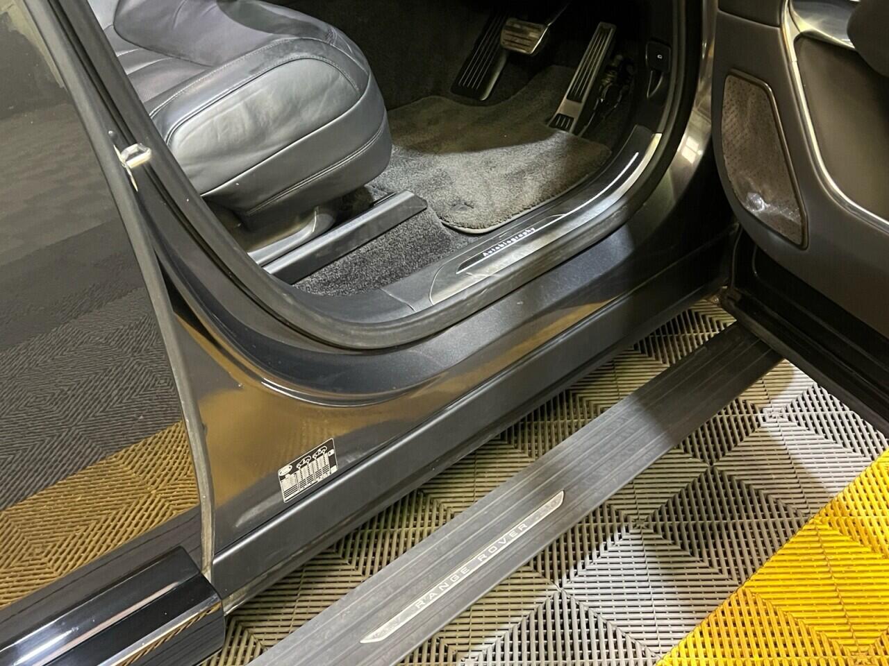 Land Rover Range Rover view 9