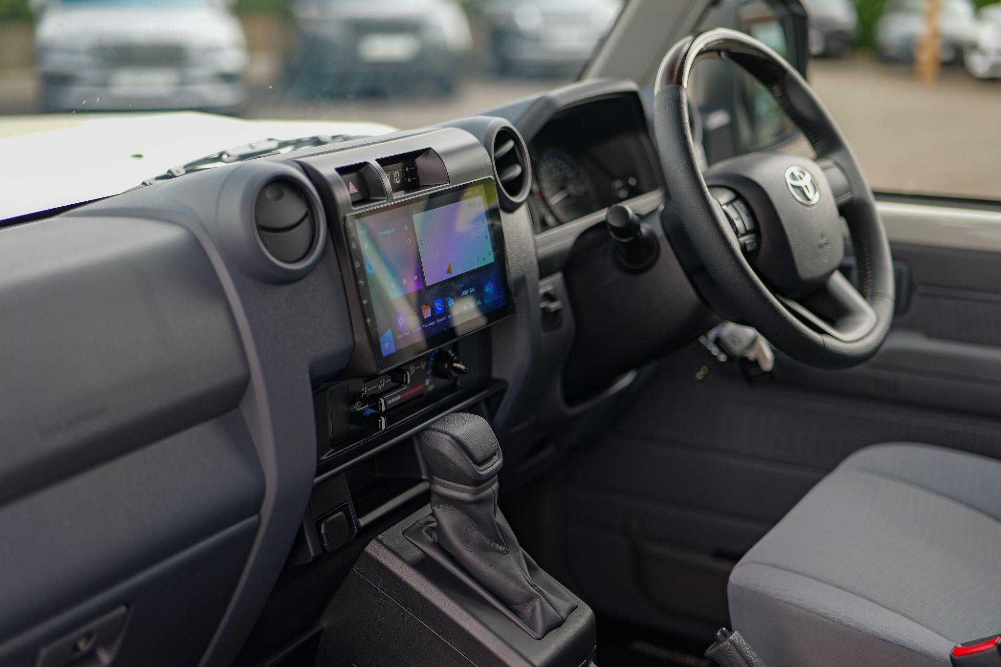 Toyota Land Cruiser view 22