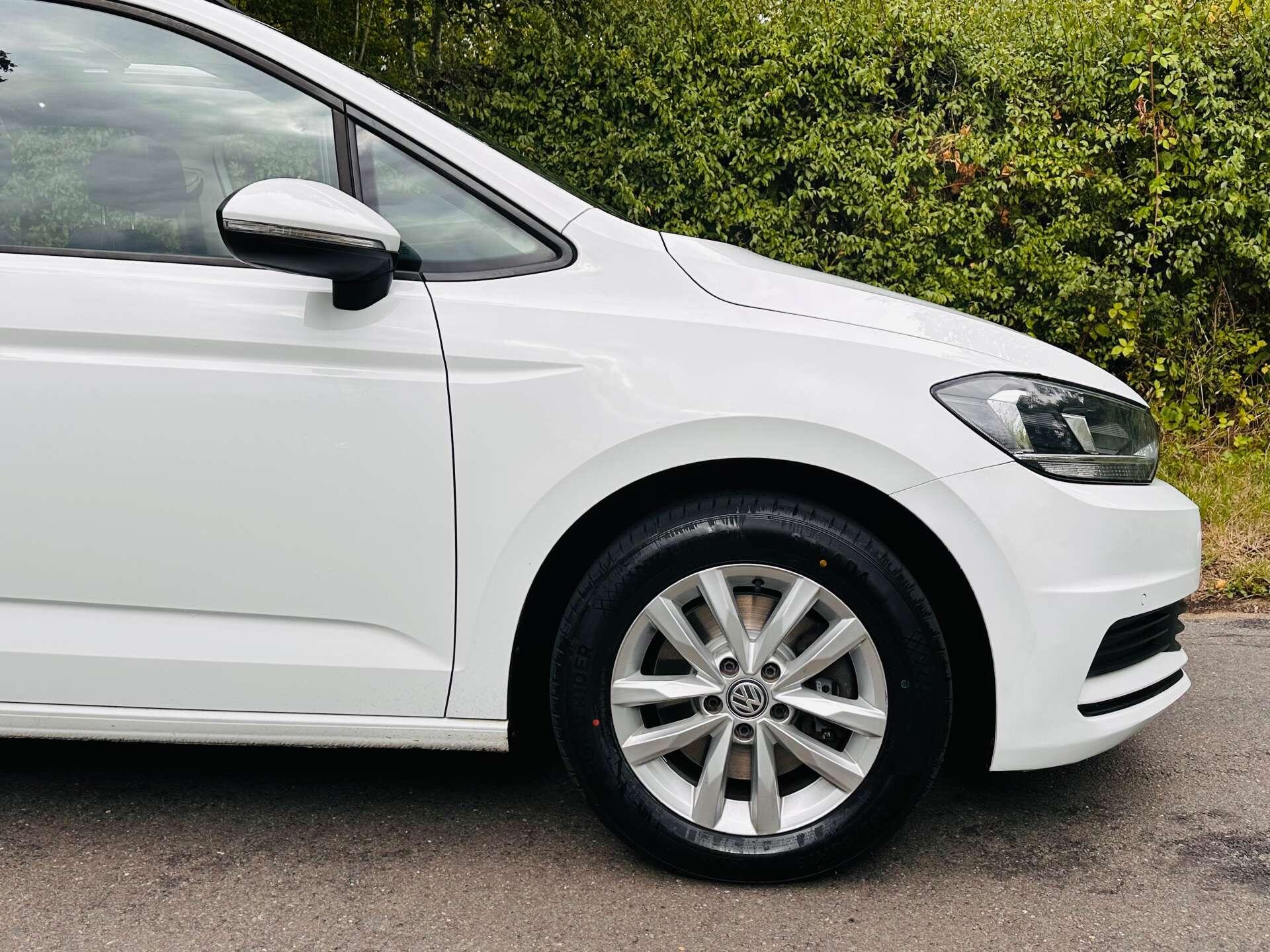 Volkswagen Touran view 50