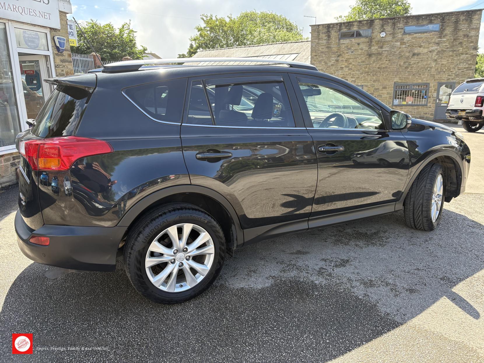 Toyota Rav4 view 3